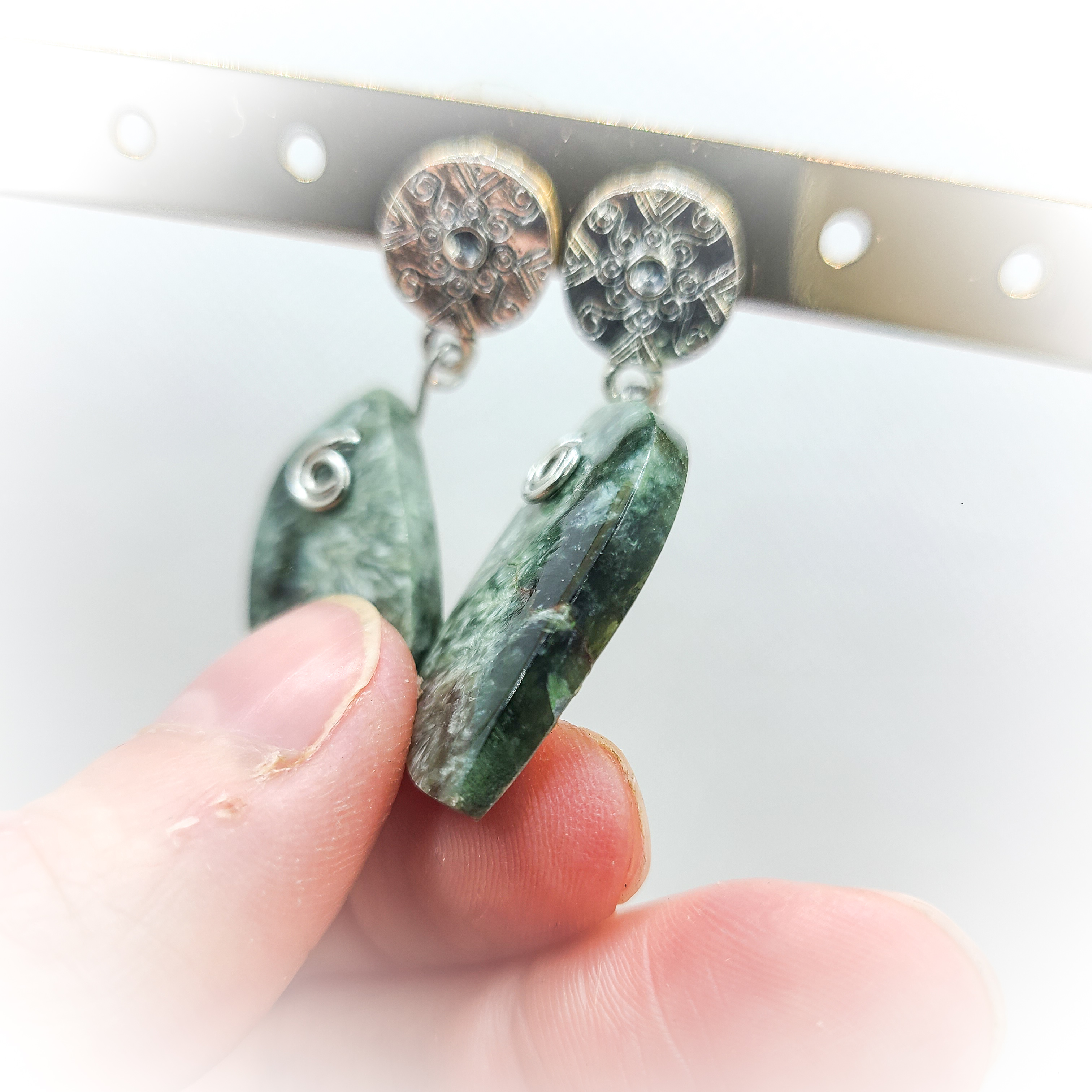 Boucles d’oreilles en séraphinite