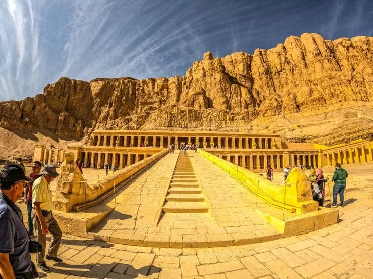 From Hurghada: Guided Day Trip to Luxor with Hotel Pick-up