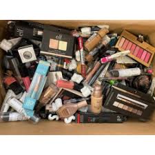 Lote de maquillaje variado 50 PIEZAS