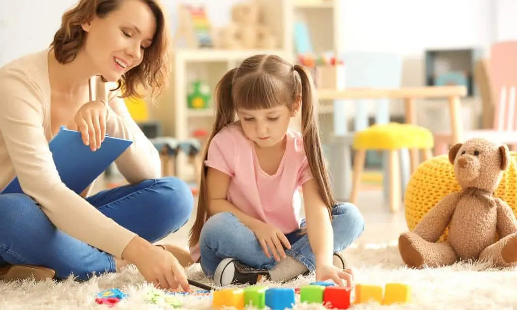 ÇOCUK BAKIM ELEMANI