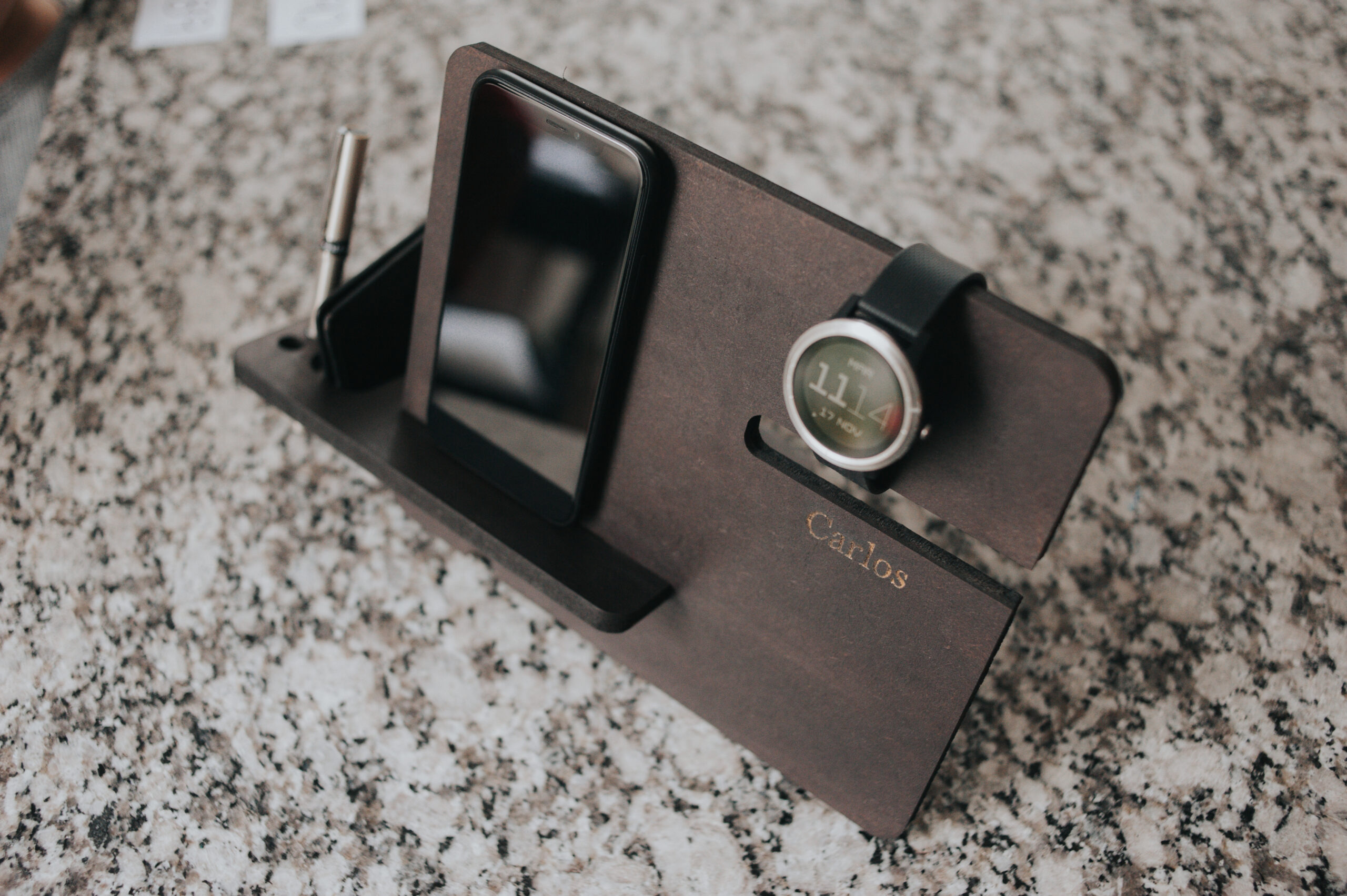 Dock / Base de escritorio para celular y accesorios