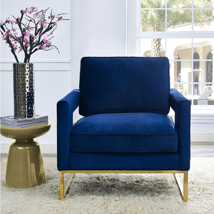 Poltrona con dettagli in velluto blu navy