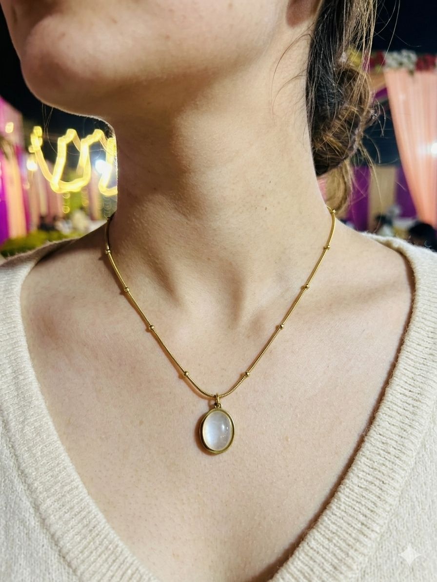 Gold Pendant Necklace