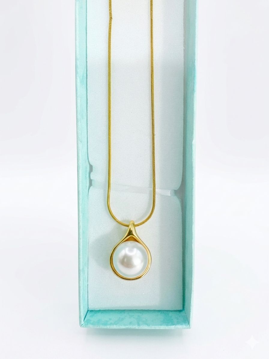 Pearl Drop Pendant Necklace
