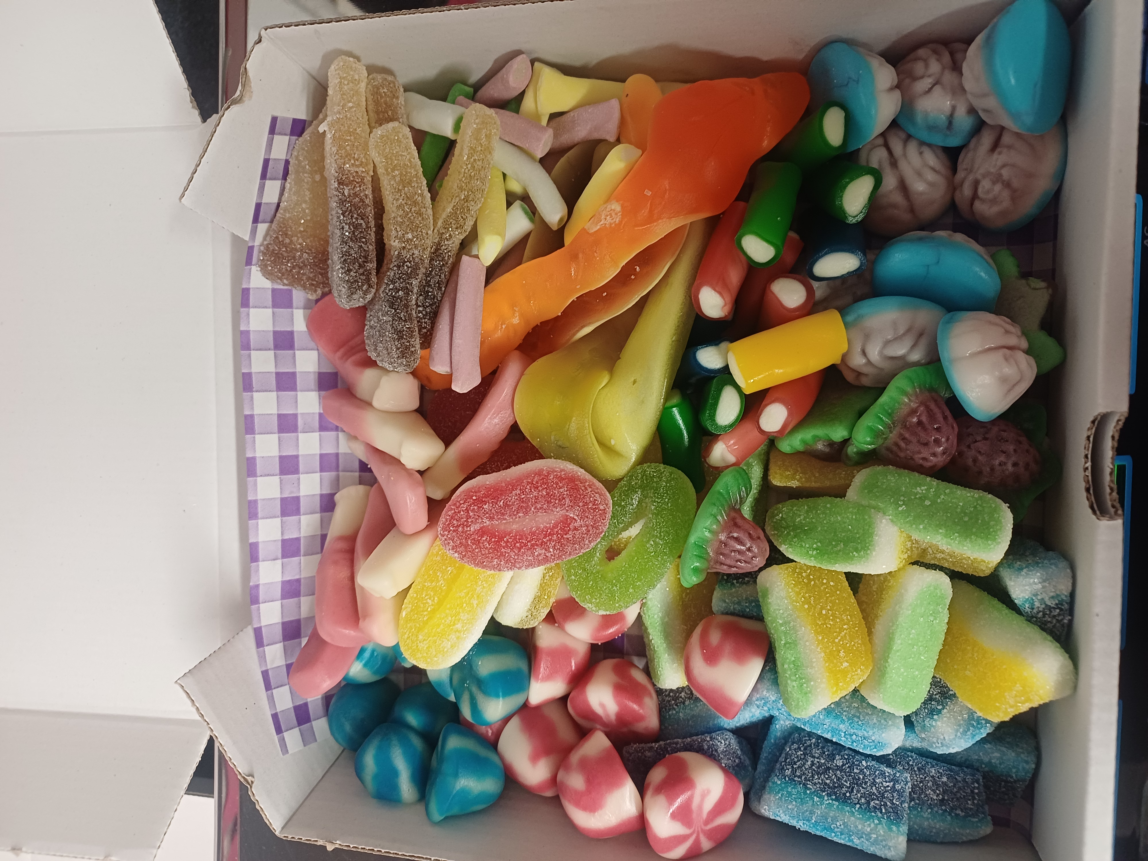 Sweet Treat Pizza Box 750g