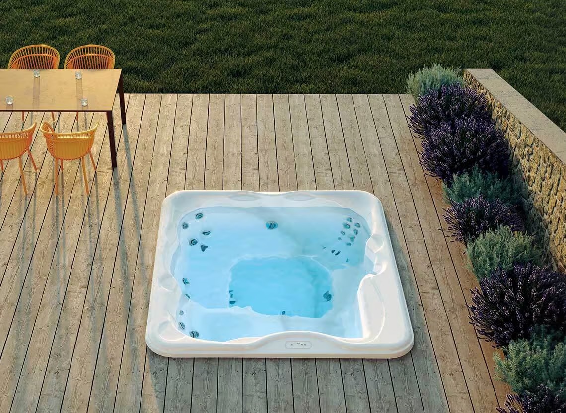 JACUZZI / LODGE + L