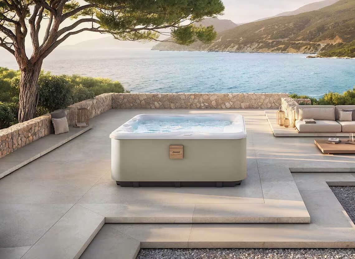 JACUZZI / LODGE + L