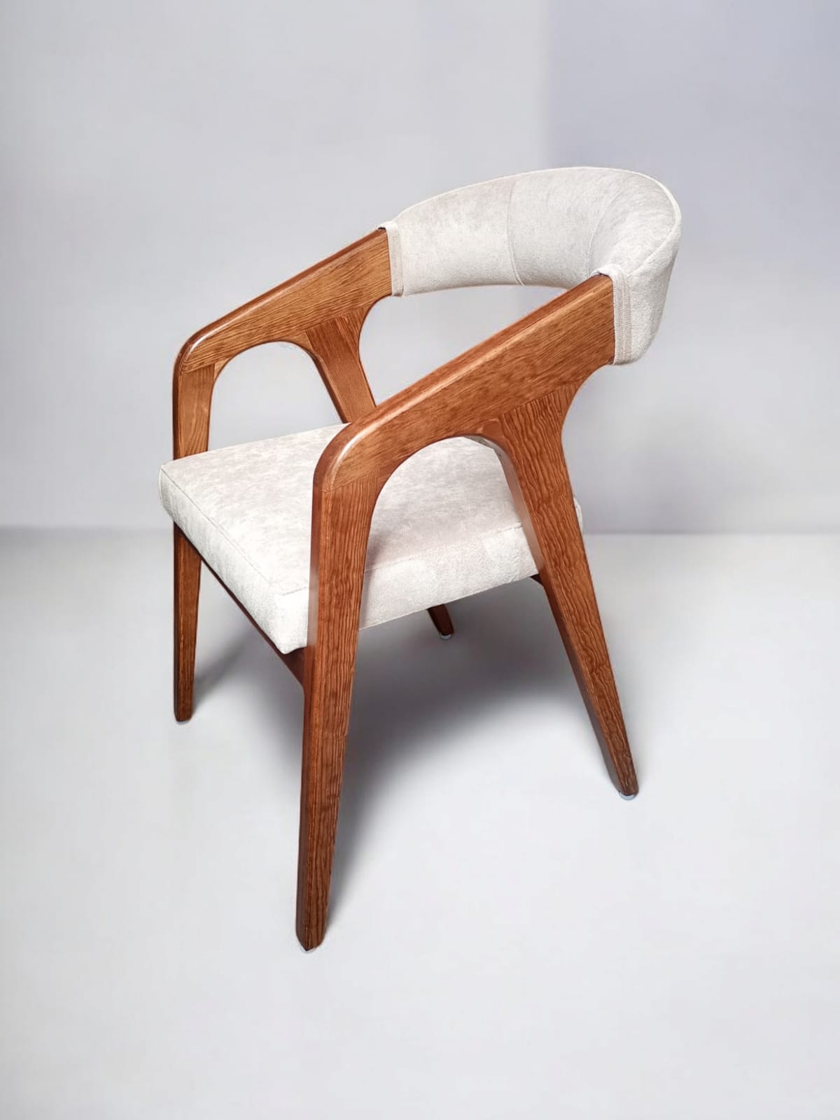 Silla moderna de madera