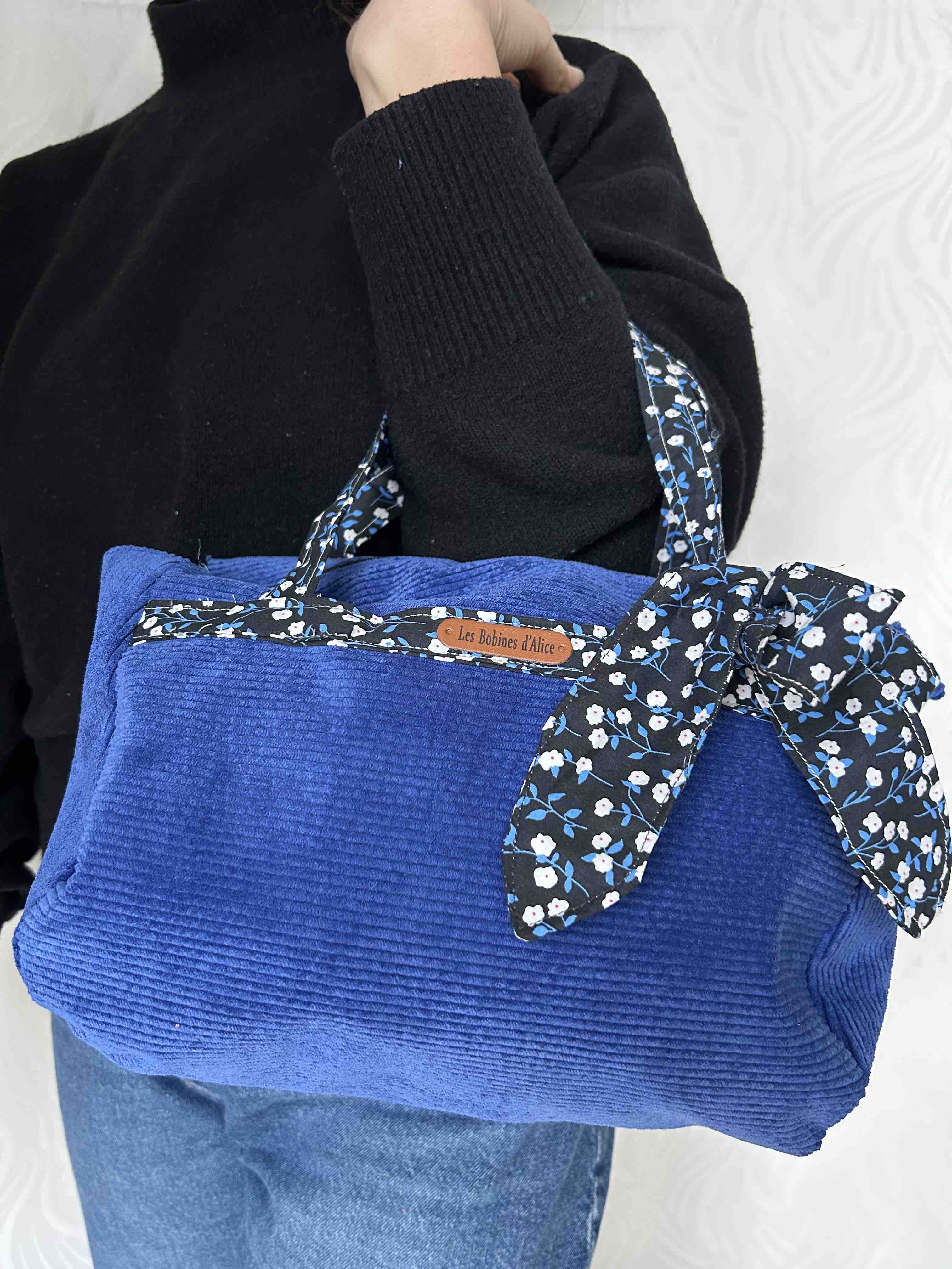 Sac à main en velours bleu