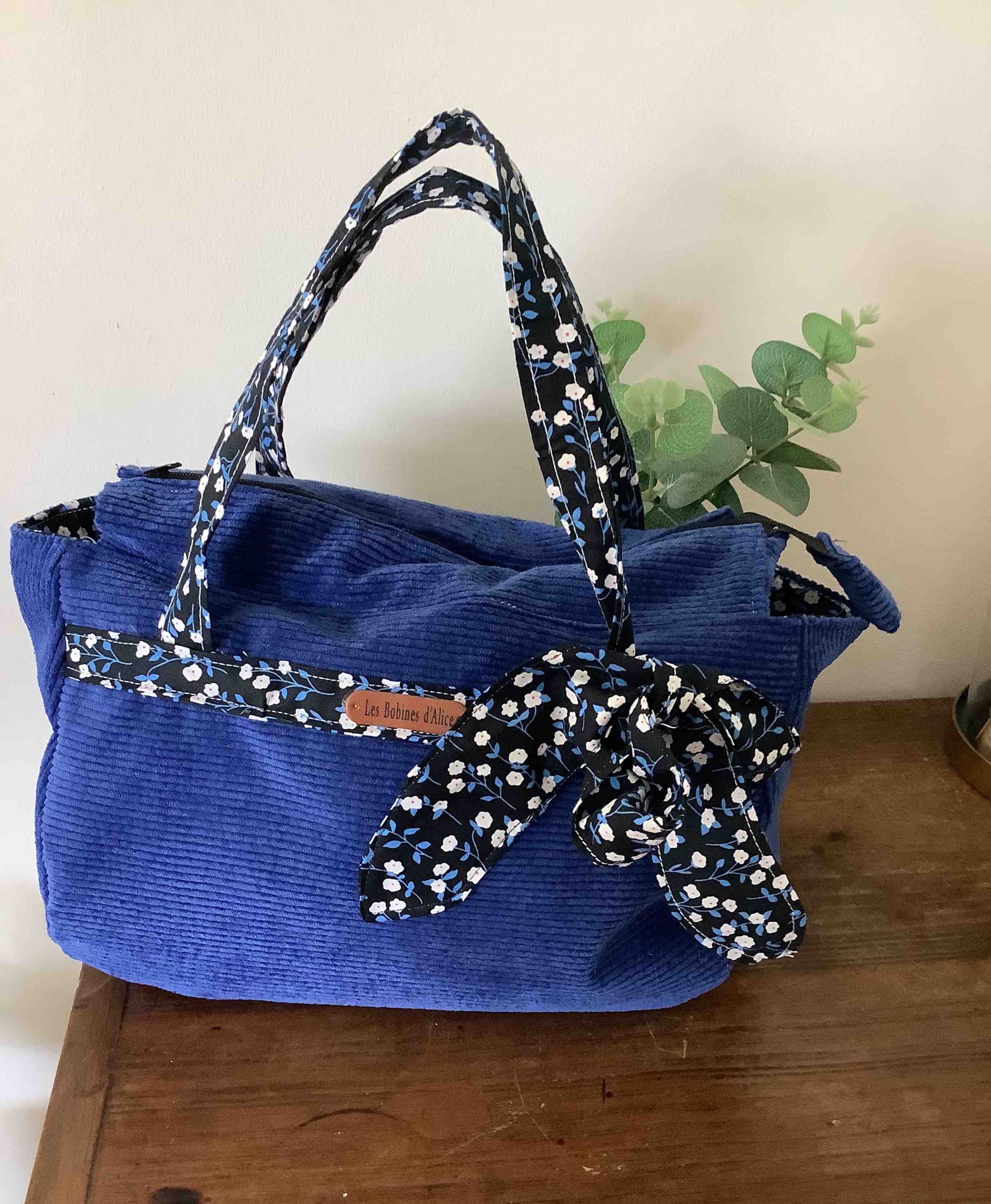 Sac à main en velours bleu