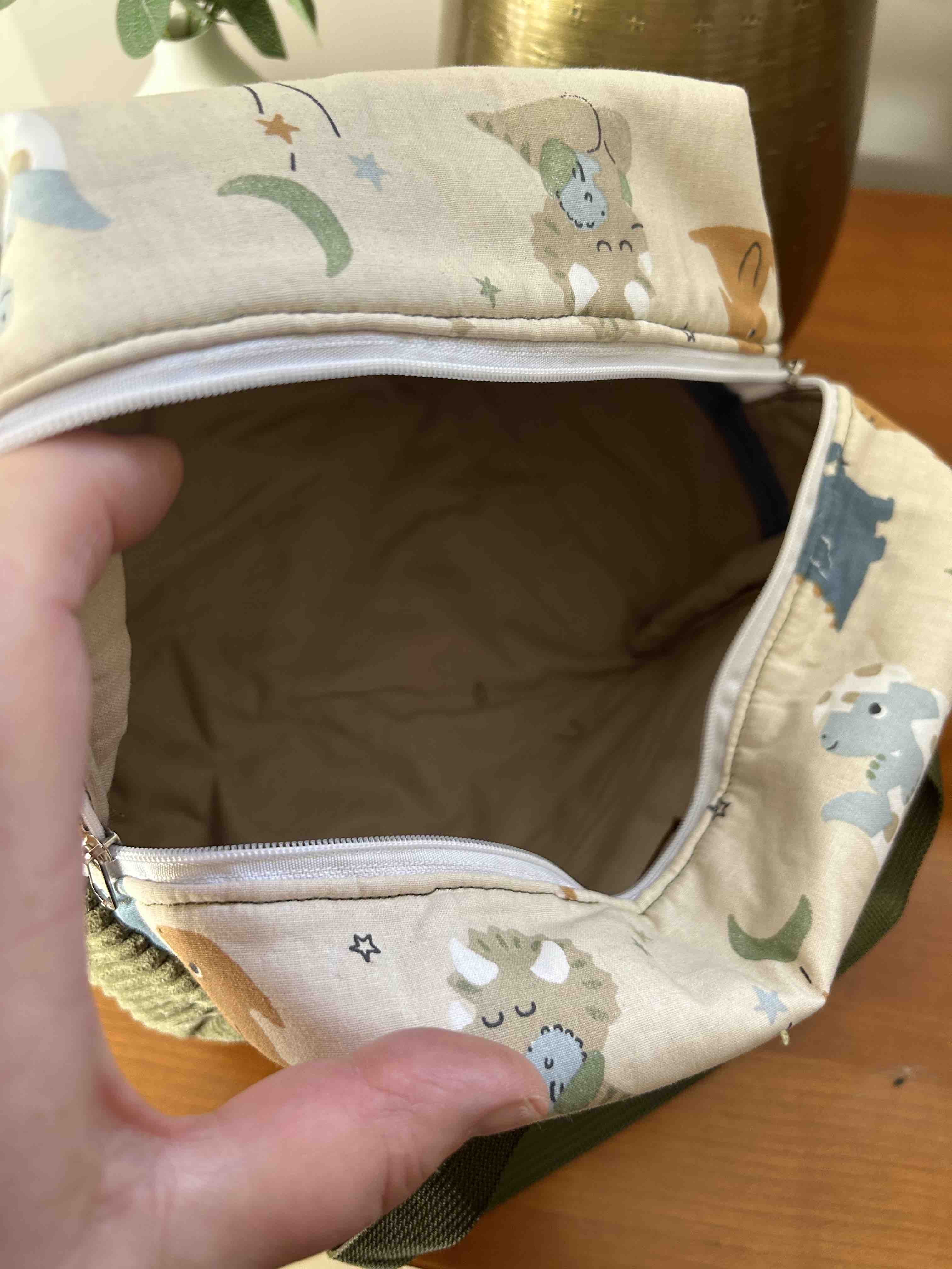 Vanity dinosaures et velours vert