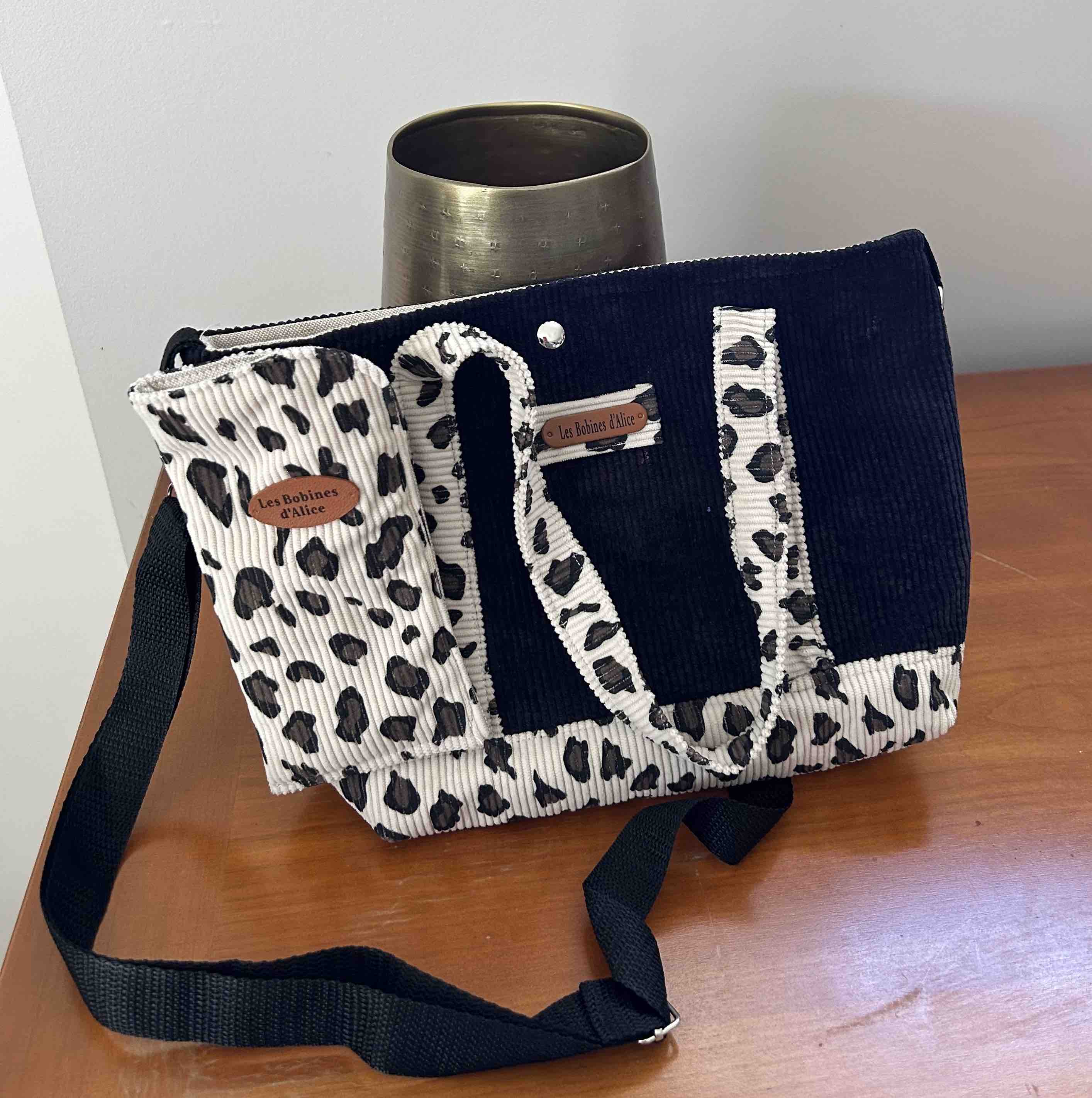 Sac cabas en velours noir et léopard avec étui à lunettes