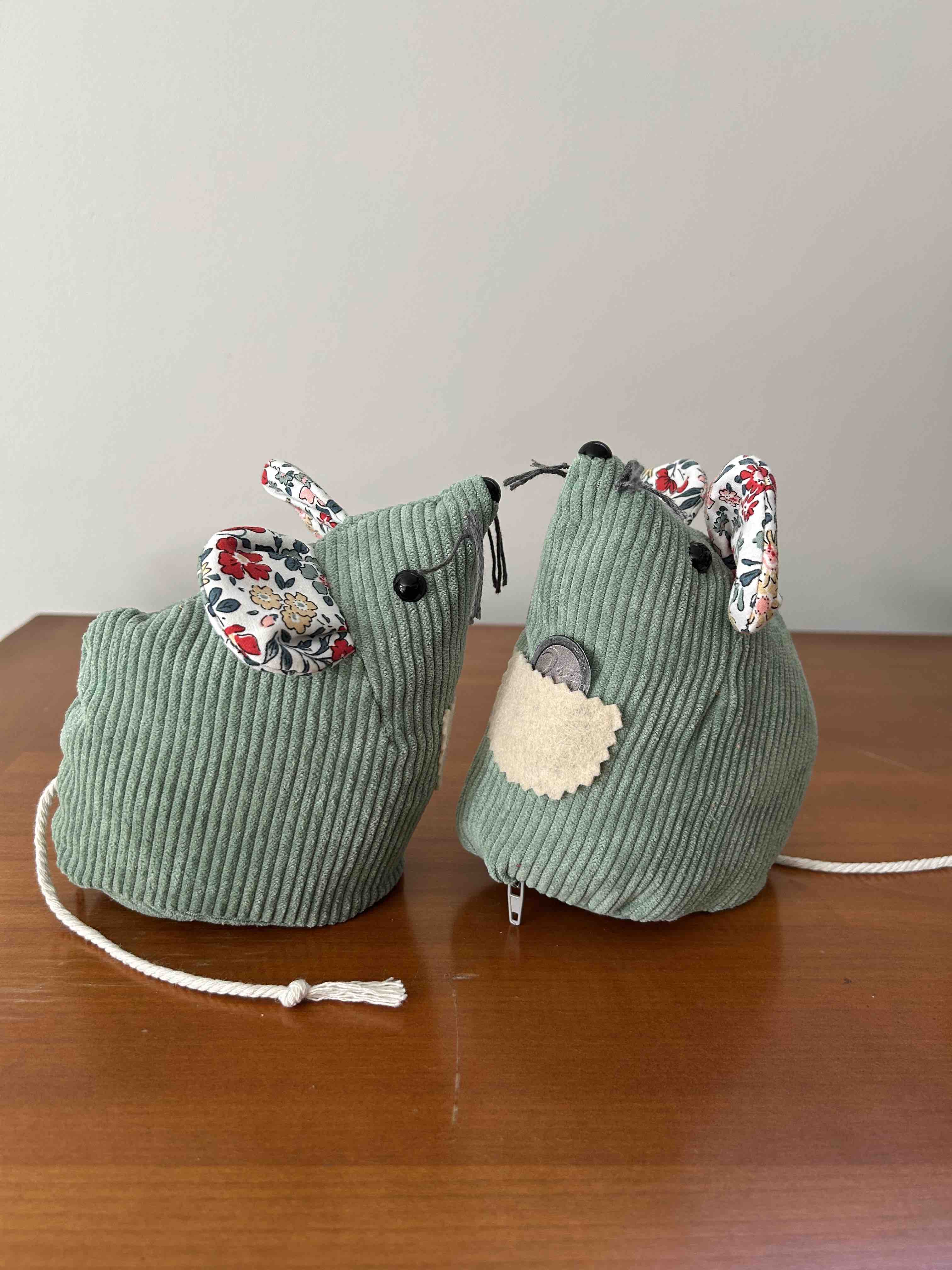 Souris multifonctions vertes en velours côtelé