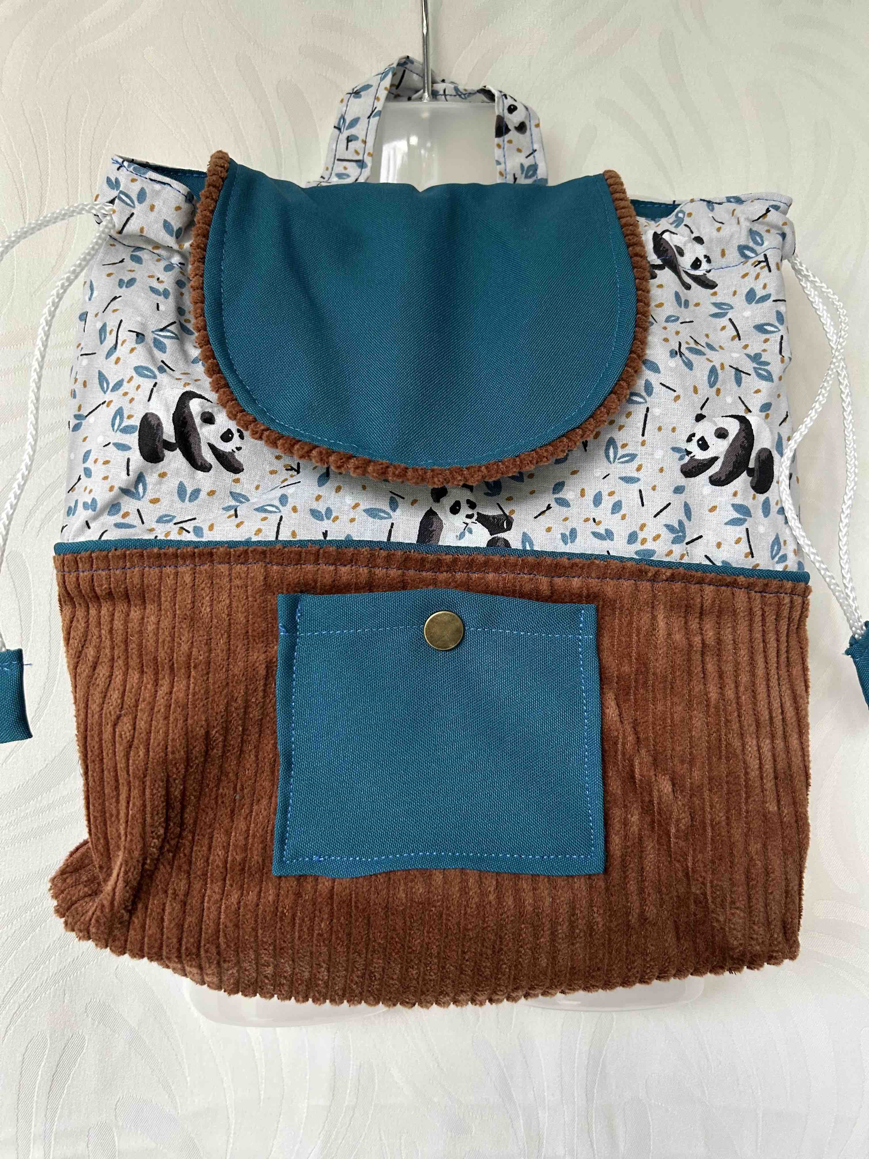 Sac à dos panda avec rabat bleu