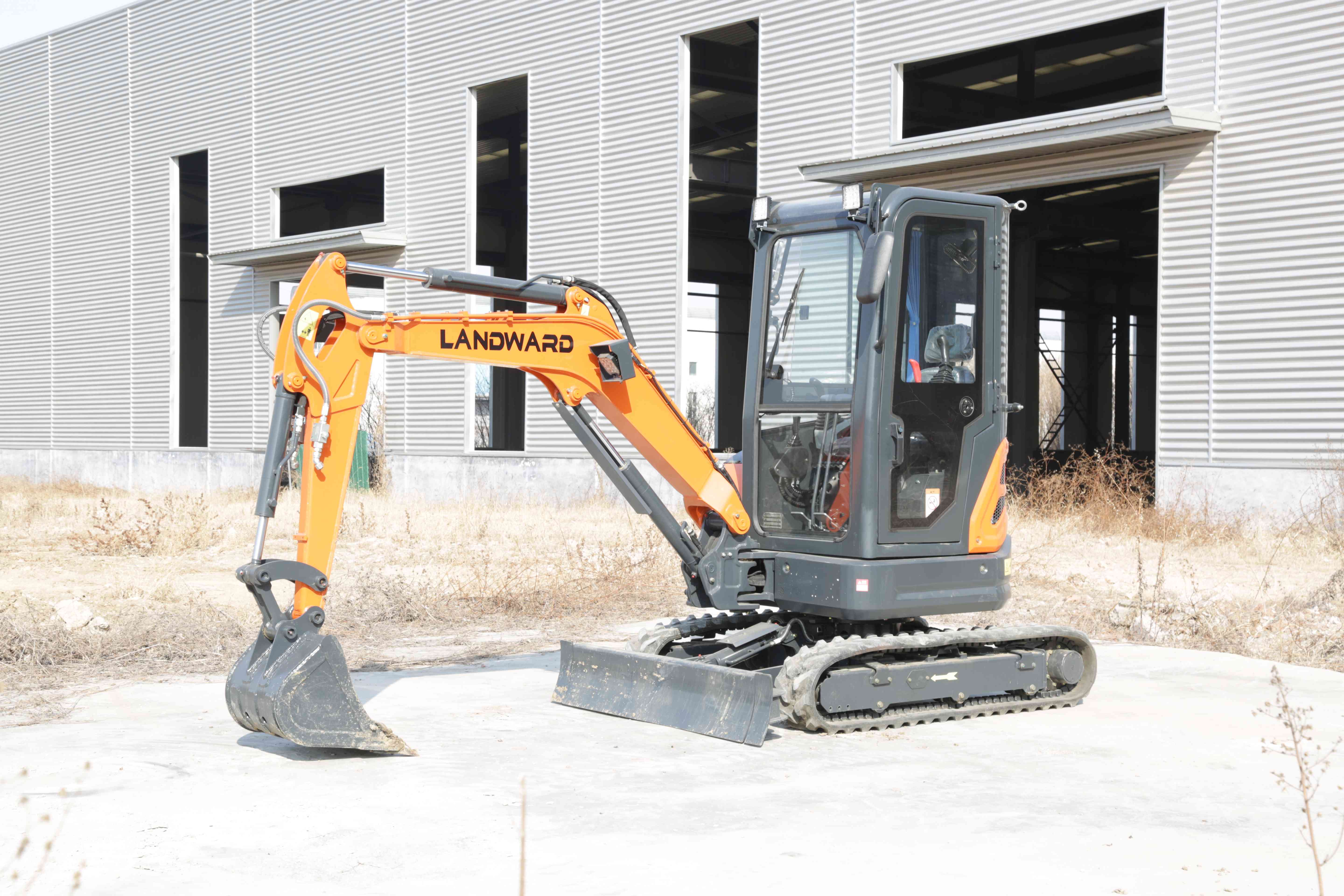 Mini eksakvatorius XT25U