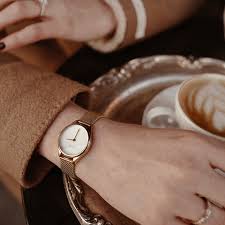 Elegant Gold Mesh Watch