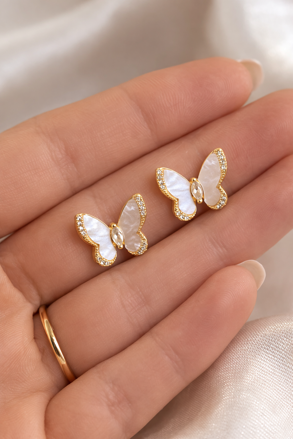 Brinco Borboleta Madrepérola 