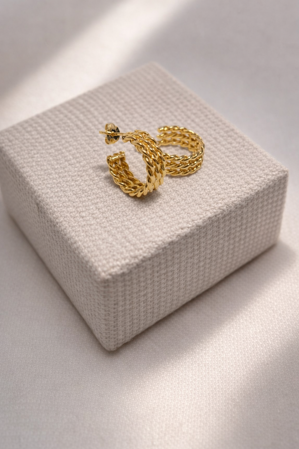 Brinco argola trançado