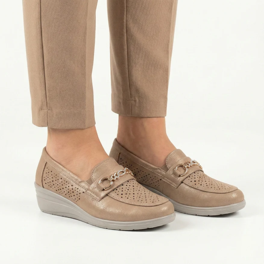 Comfortable women's moccasin Beige