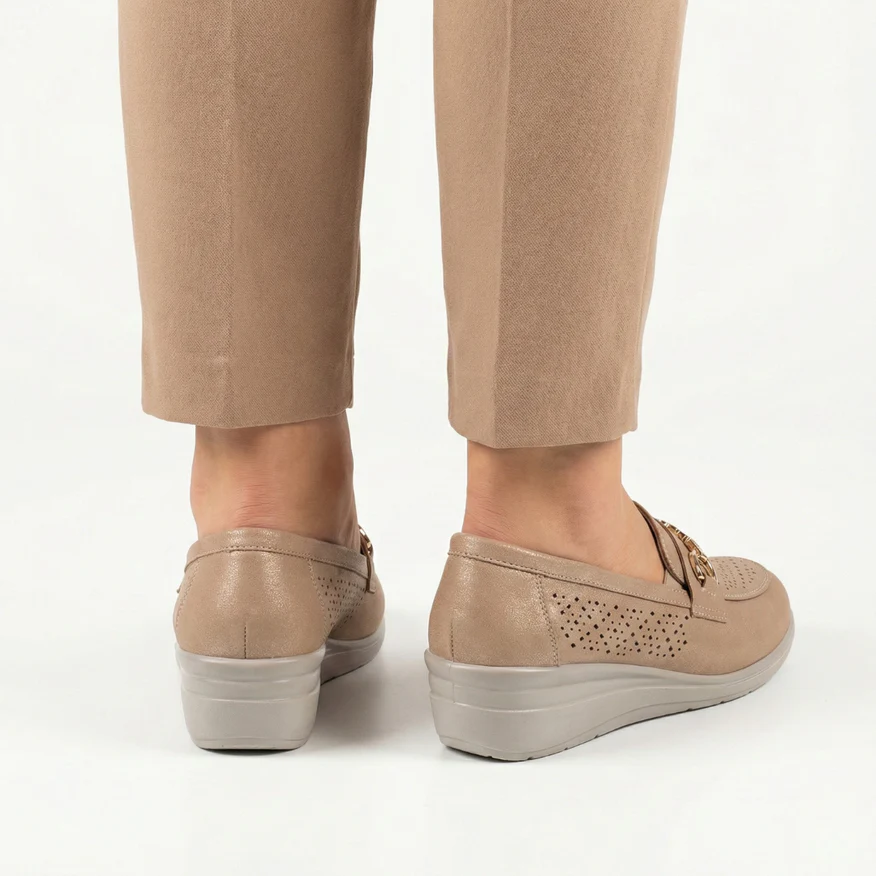 Comfortable women's moccasin Beige