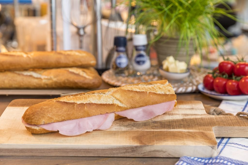 Belegd Broodje Basic: ham / jong belegen kaas / oude kaas / brie / kipfilet / rosbief