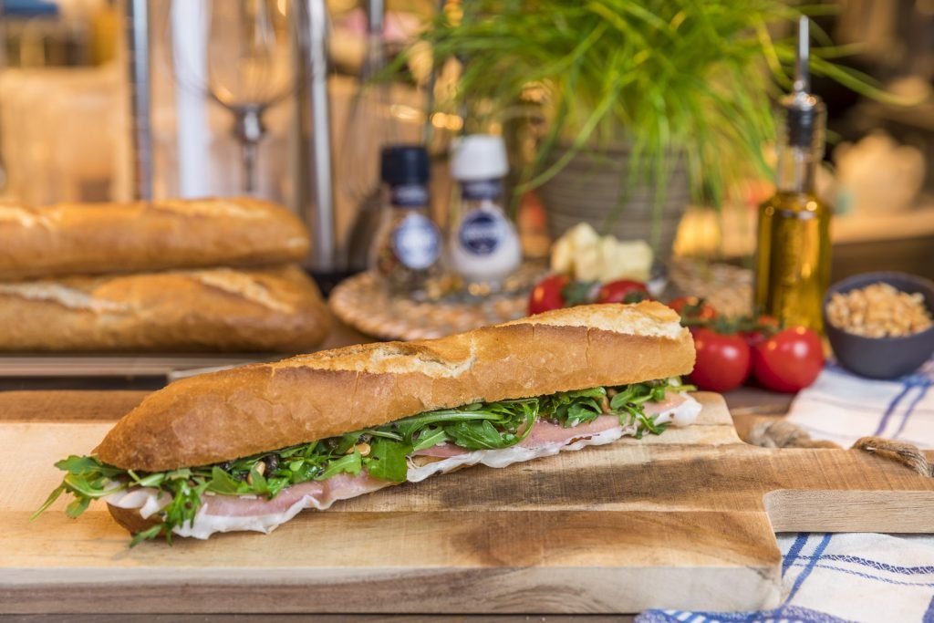 Belegd broodje parmaham