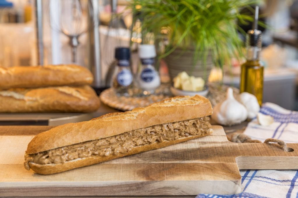 Belegd broodje basic 4 (Hummus/ Kipsate/ Kipkerrie/ kipshoarma salade)