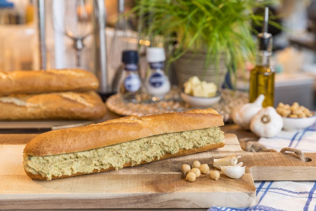 Belegd broodje basic 4 (Hummus/ Kipsate/ Kipkerrie/ kipshoarma salade)