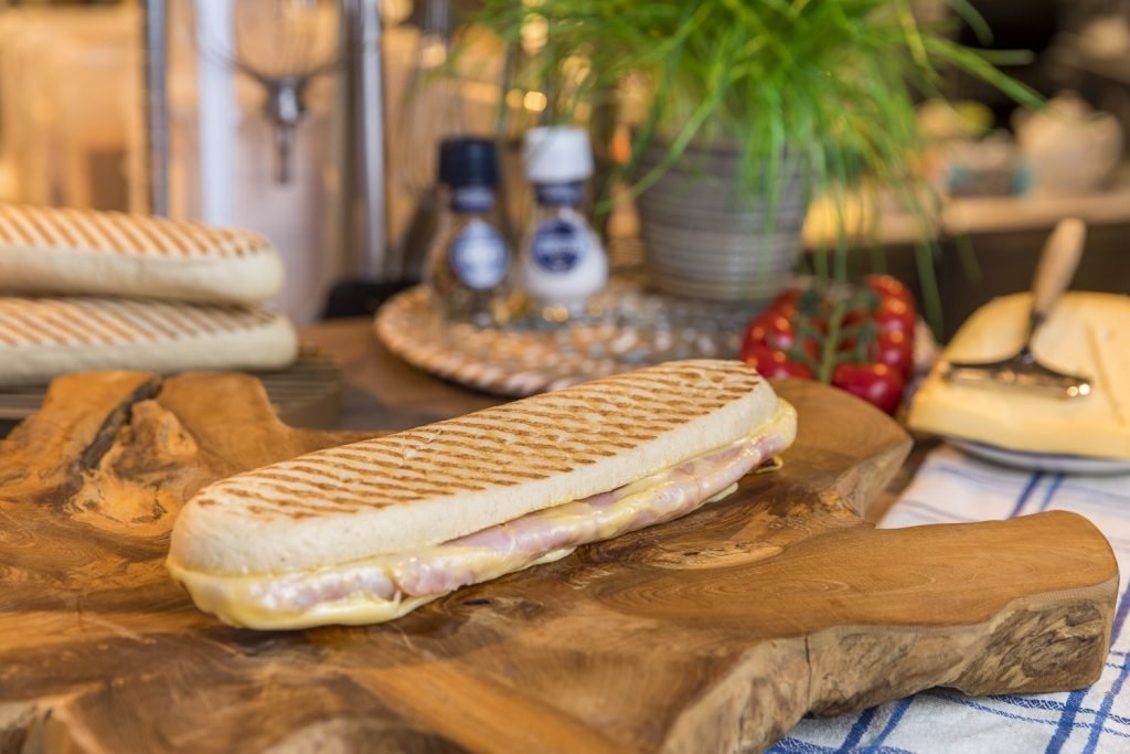 Panini belegd 1: ham-kaas  / kip-kaas / kaas 