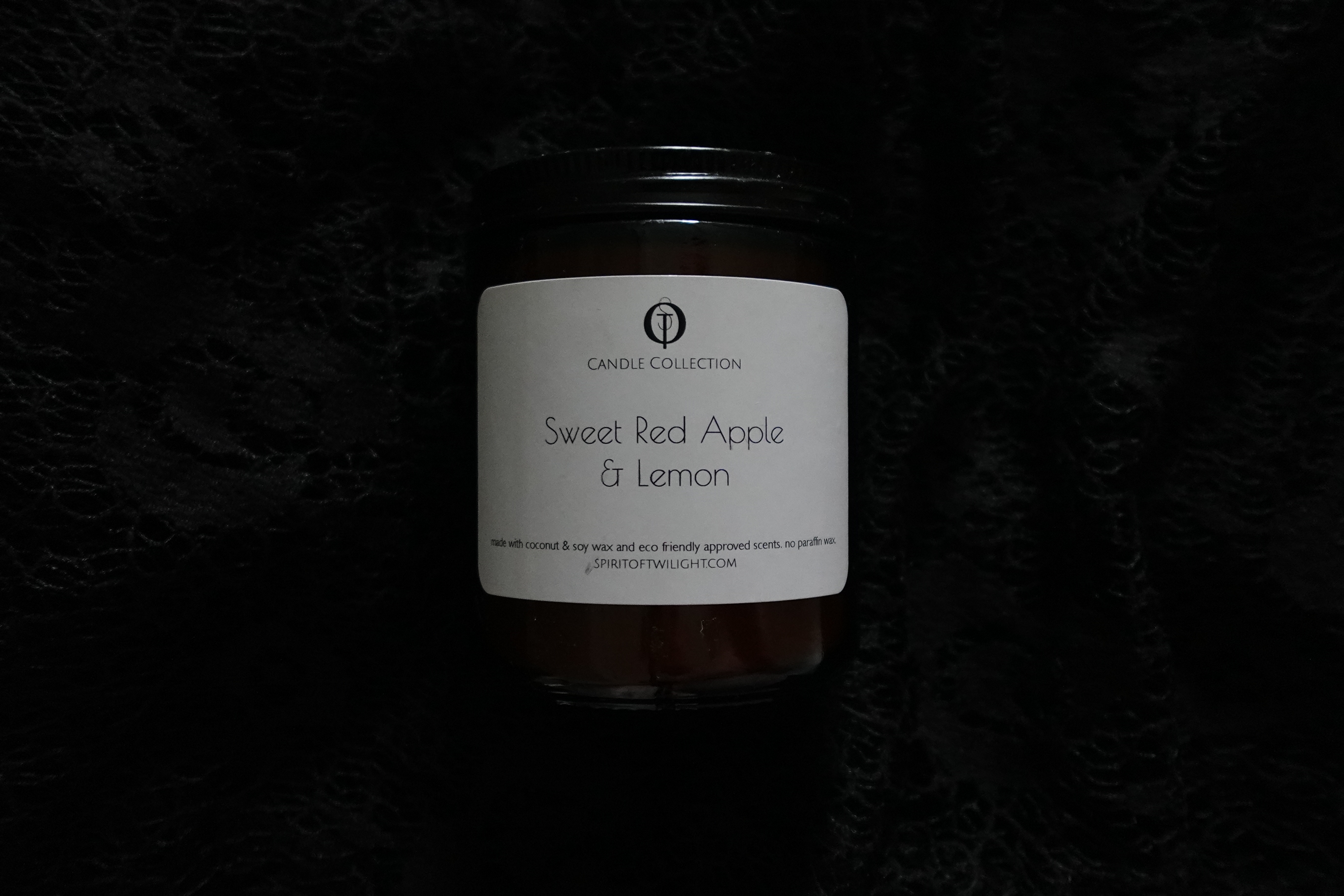 Sweet Red Apple & Lemon 8oz Candle