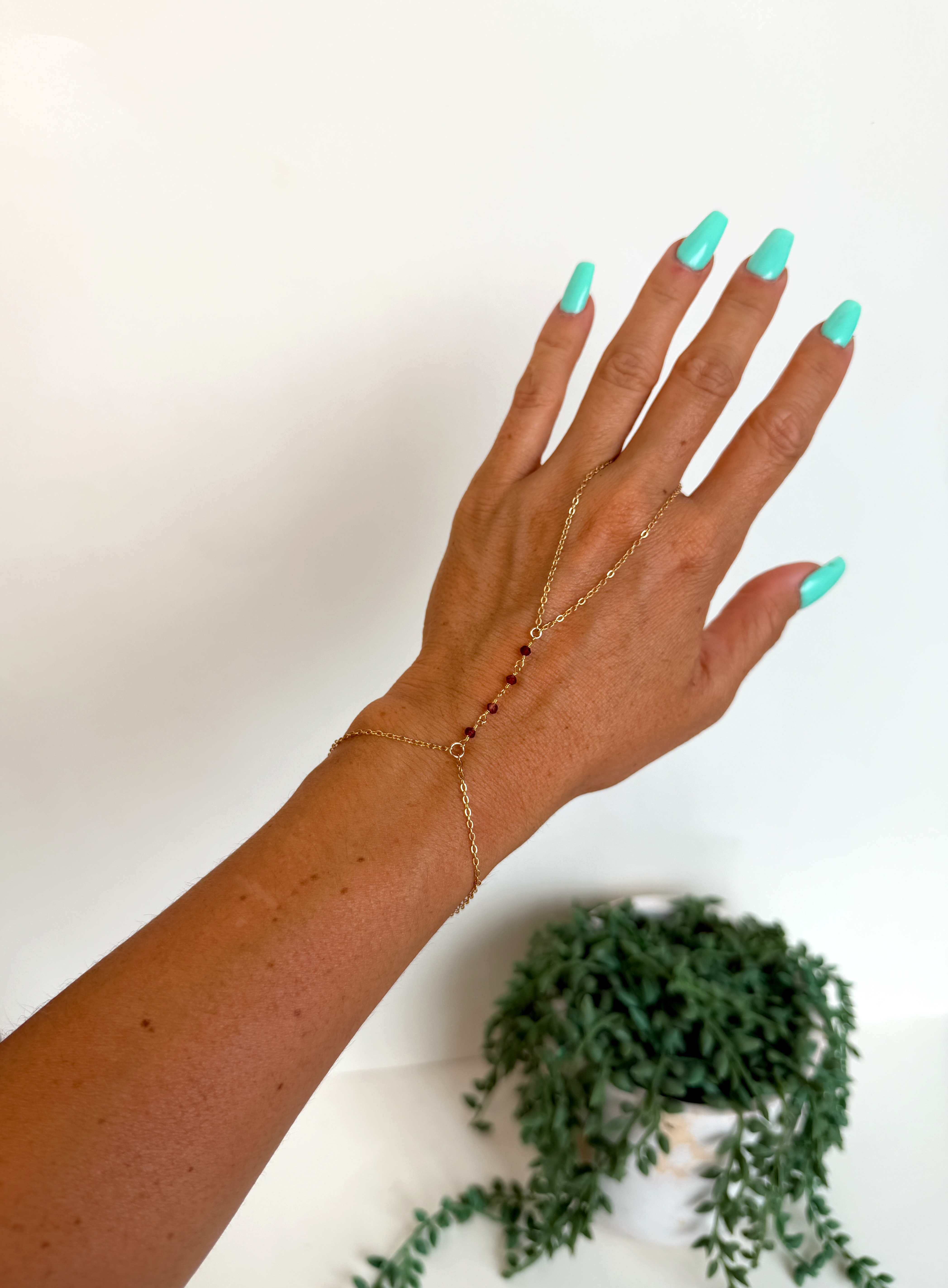Garnet Handchain