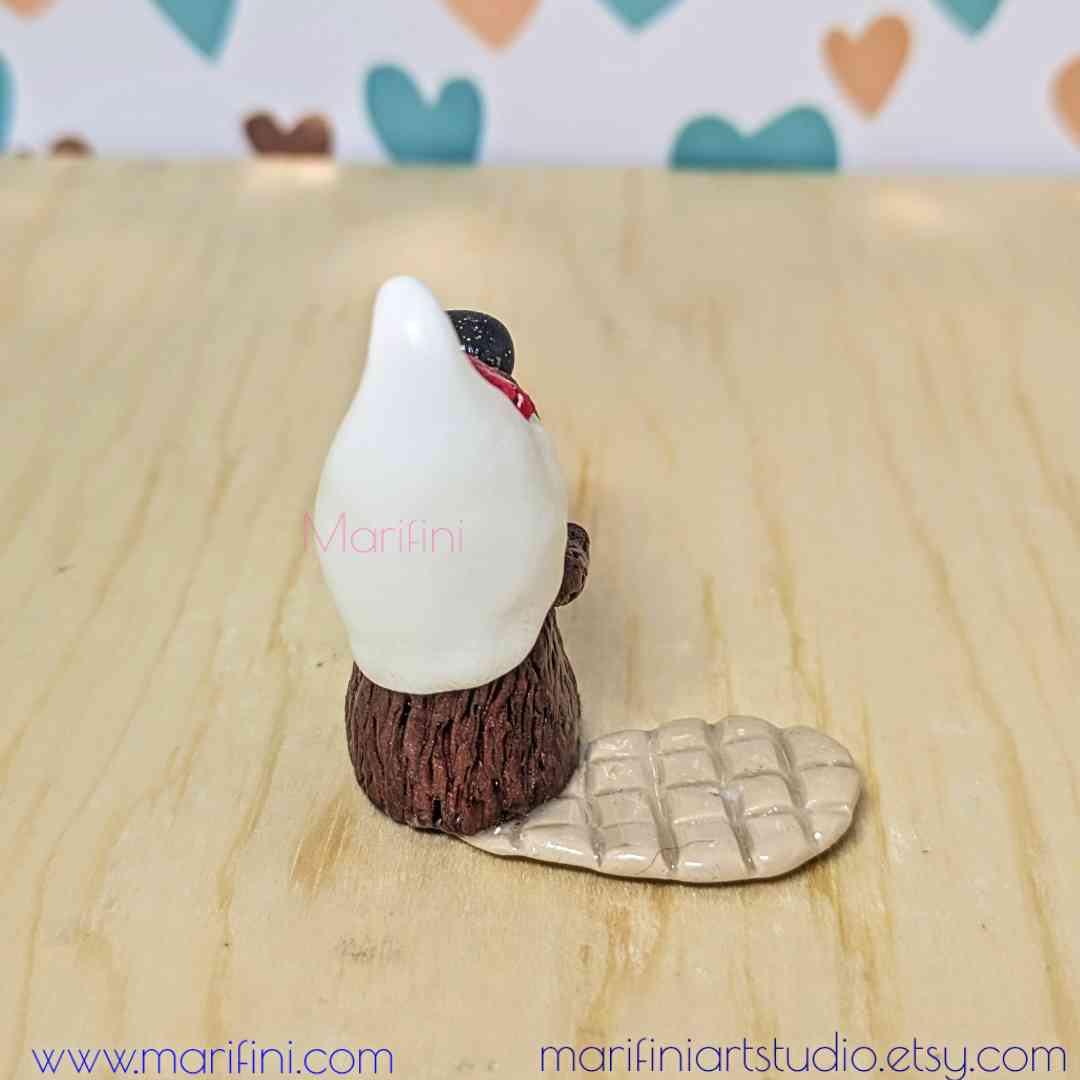 Beaver Gnome: Canada Maple Leaf