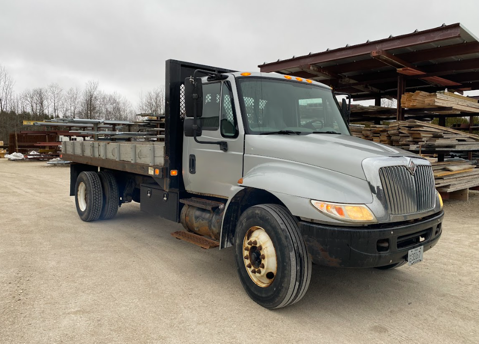2004 International 4300 SBA 4X2 Dump Truck
