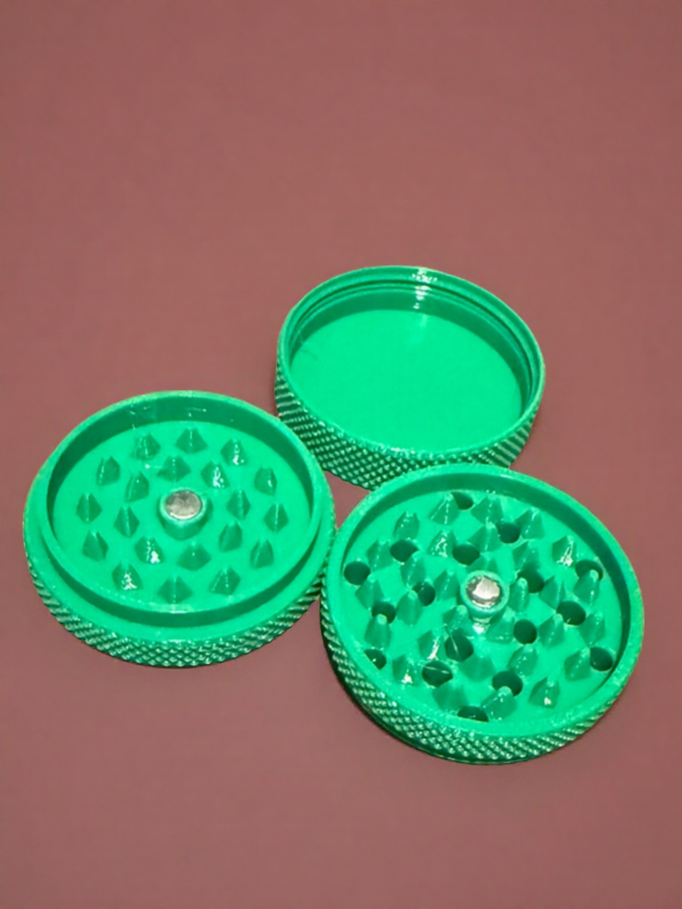 Small compact 3 piece magnetic grinder