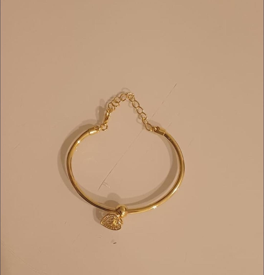Pulseira Dourada com Pingente de Coração