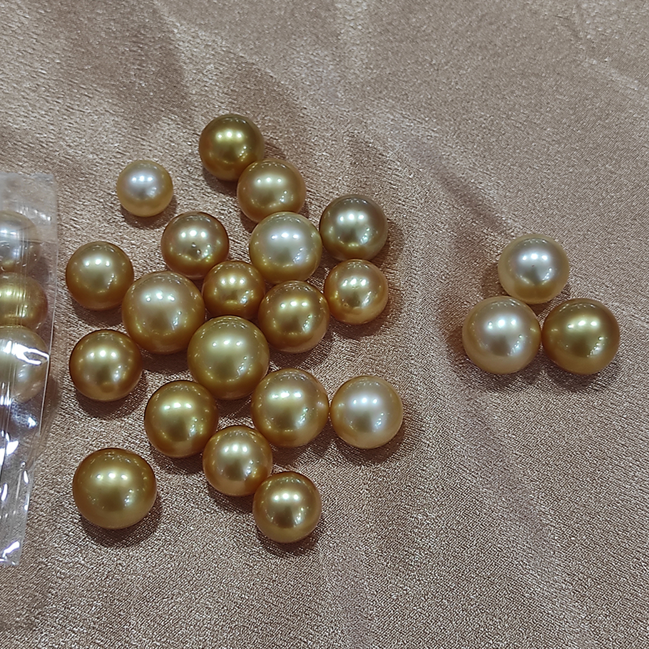 1 lot of Golden South Sea Pearls AA Grade