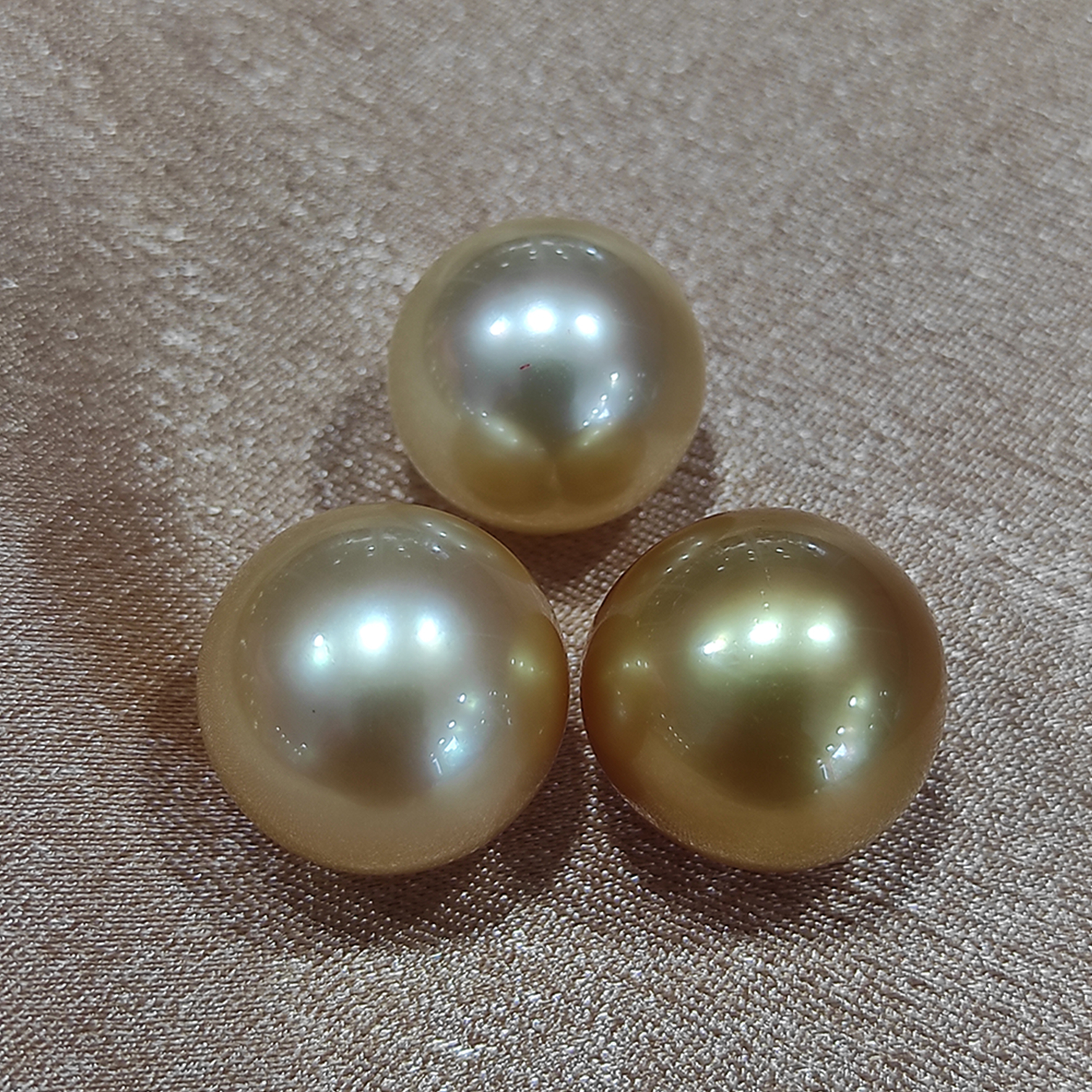 1 lot of Golden South Sea Pearls AA Grade