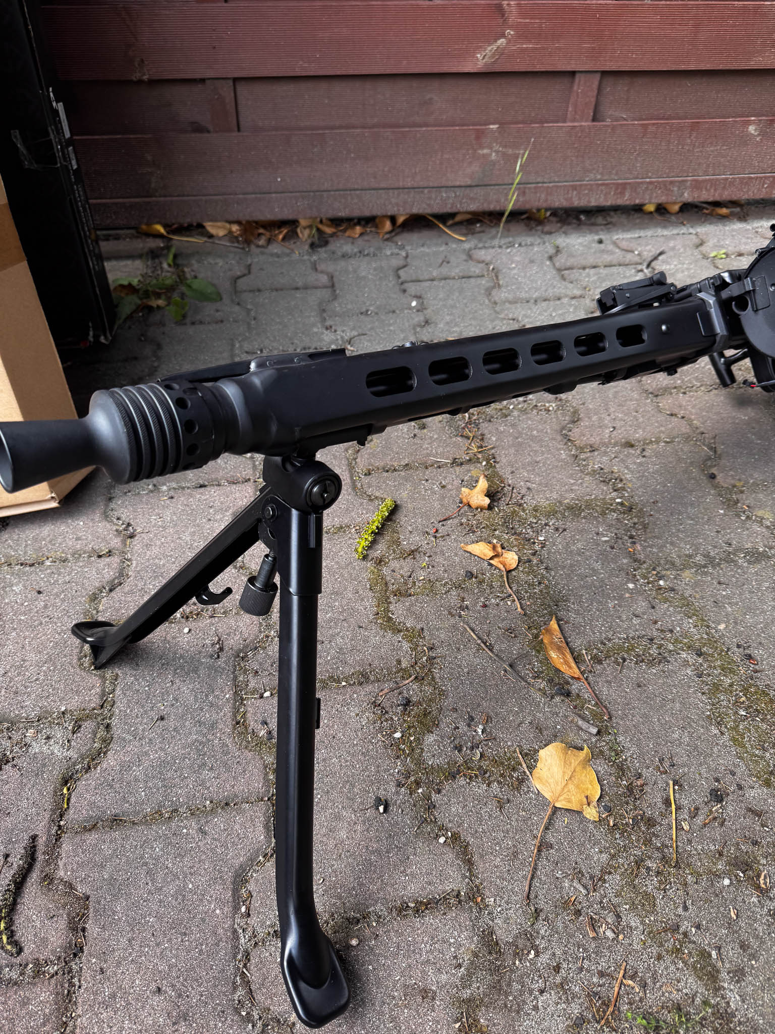AGM MG42