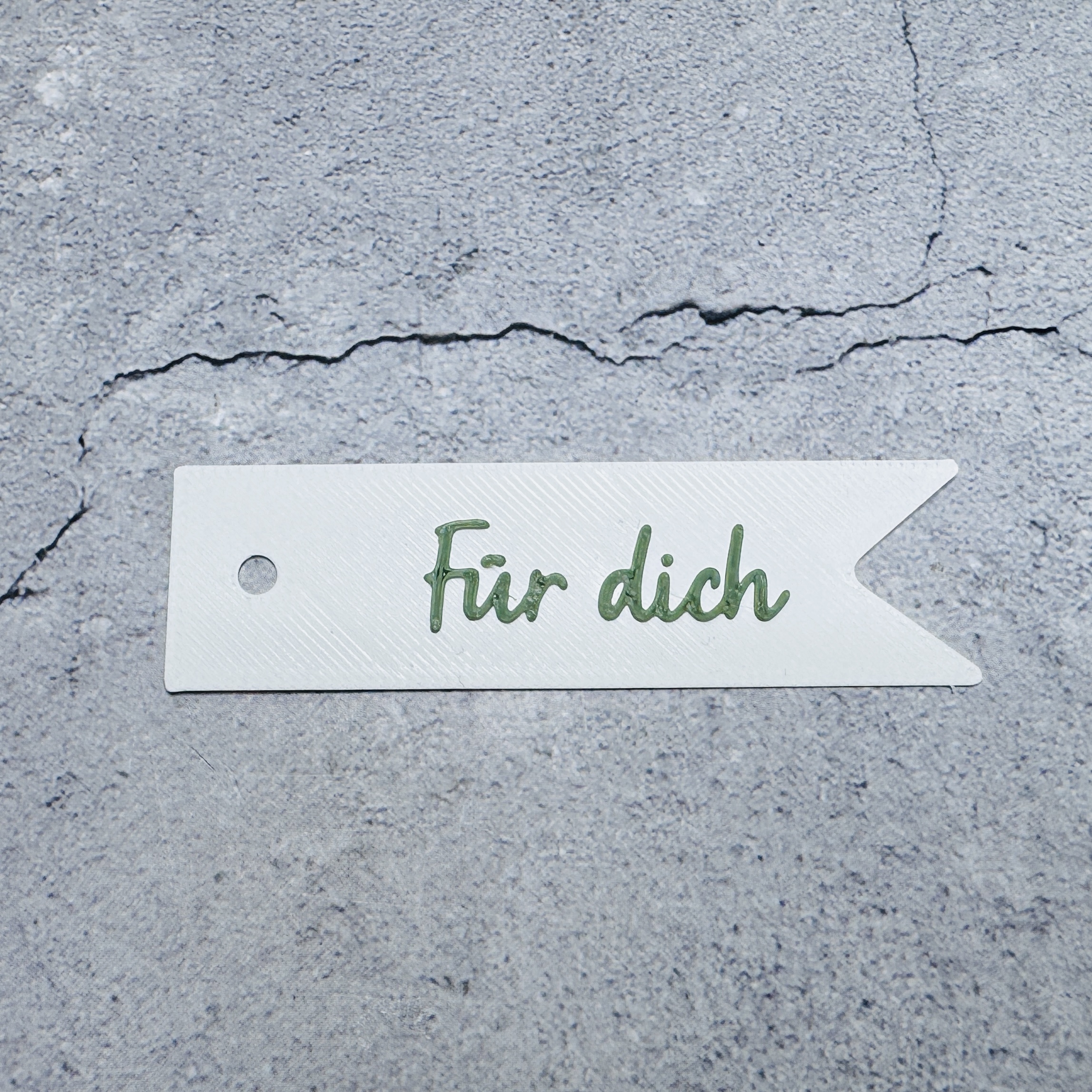 Eine kleine Rose mit verschiedenen kleinen Botschaften, die nie verwelkt