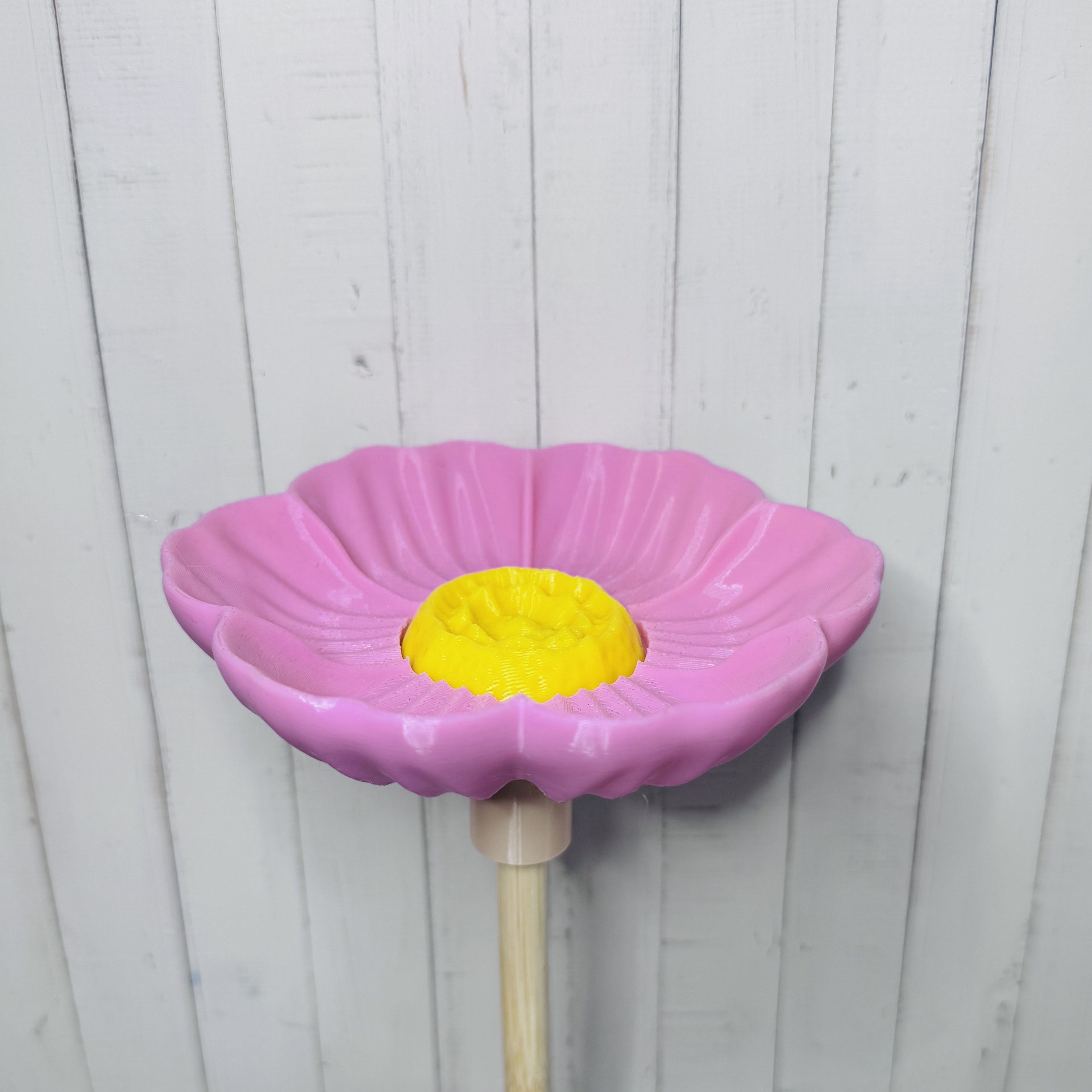 Insekten- und Bienentränke aus dem 3D-Drucker in rosa und gelb | Biene | Hummel | Blume Sunshine