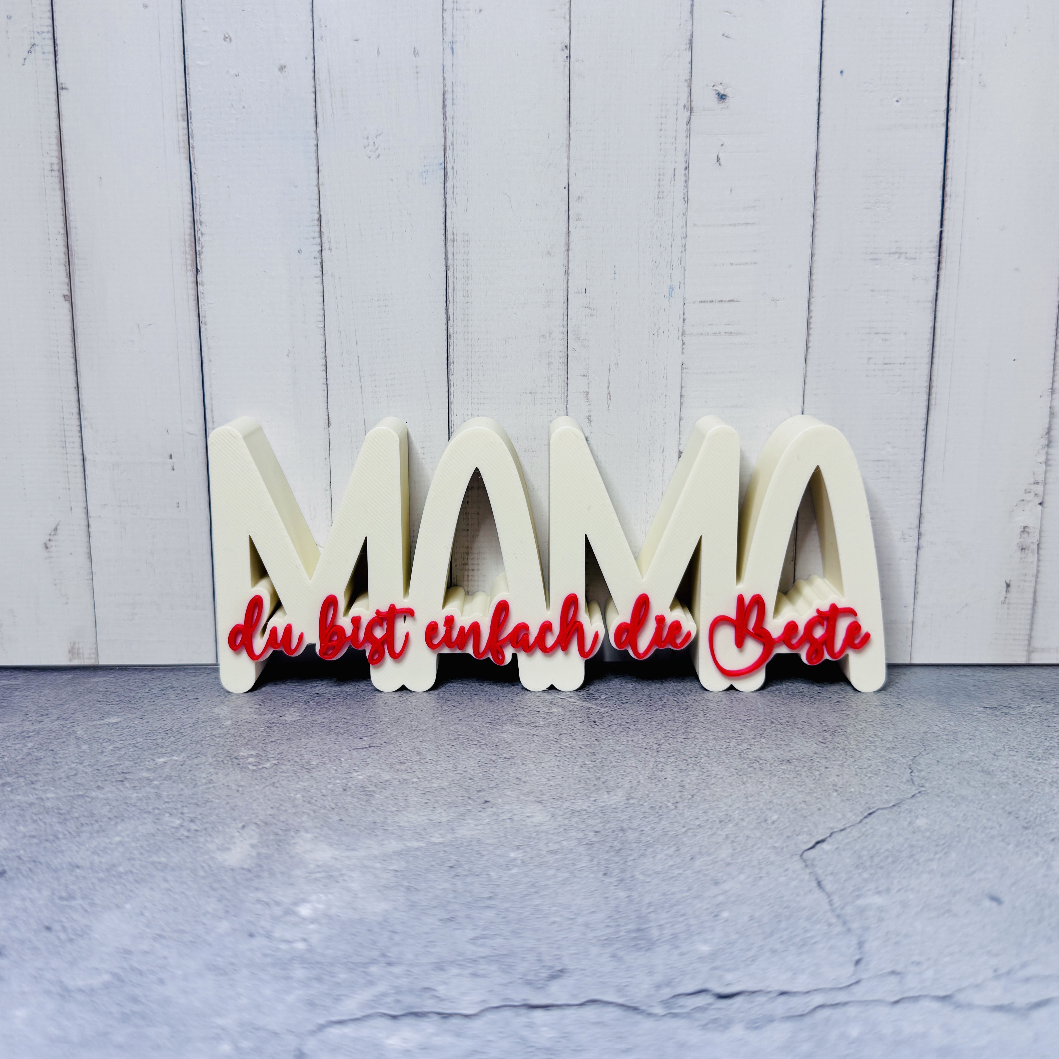 Schriftzug „Mama du bist einfach die Beste“ – herzliche Geste zum Muttertag in creme
