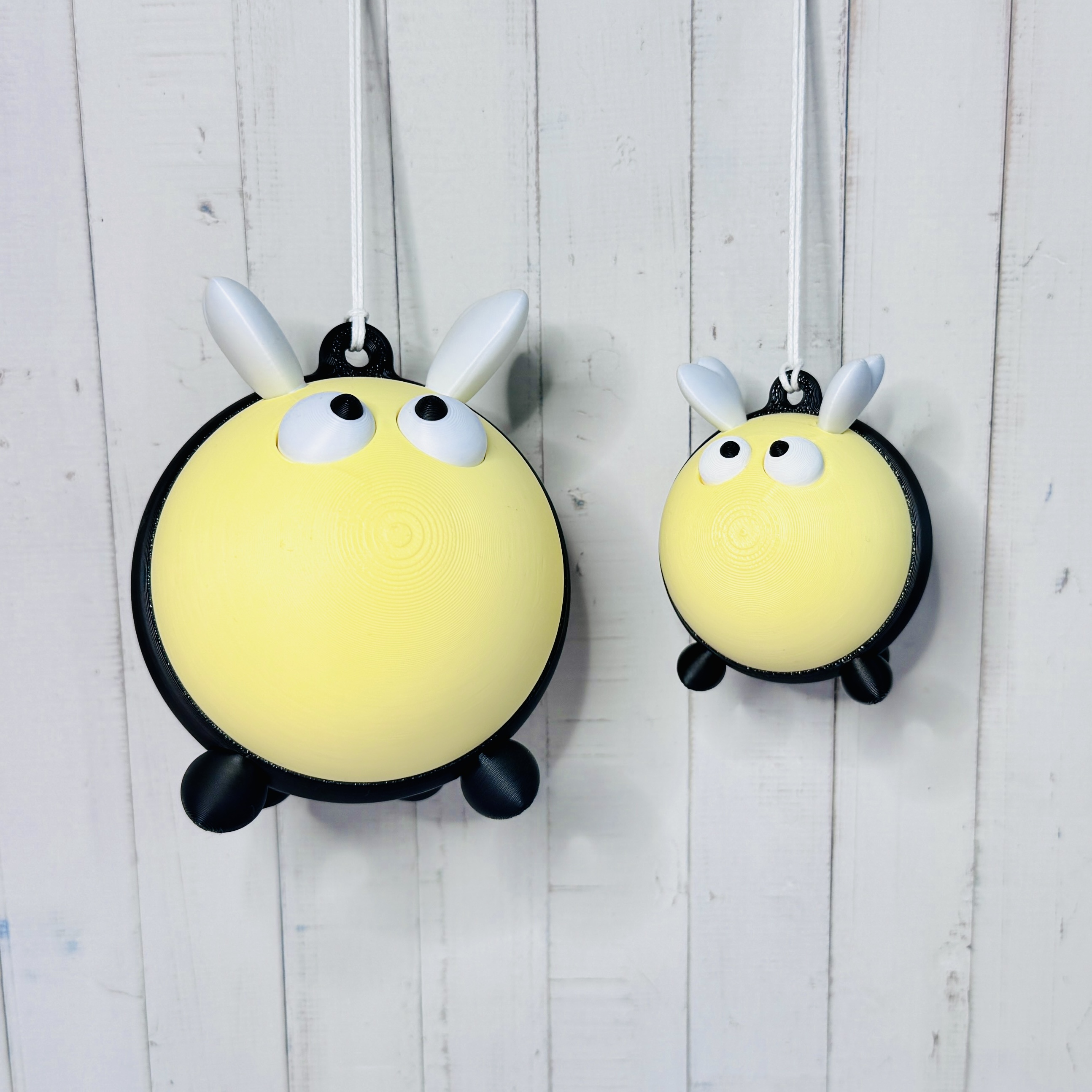 Der kleine „Horstie“ – die lustige Hummel in gelb-schwarz als Anhänger für Ihr liebevolles Zuhause - Indoor