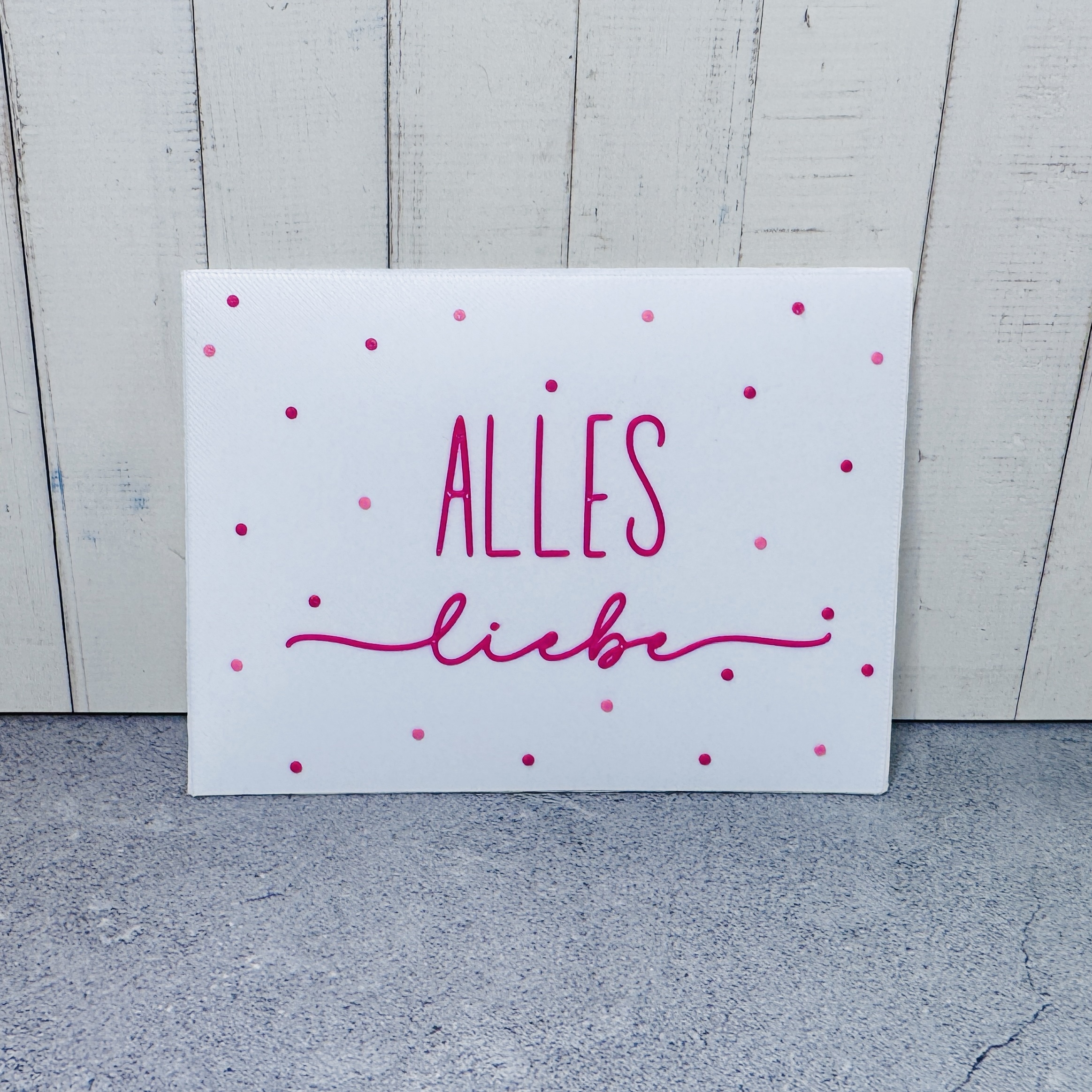 3D-gedruckter Briefumschlag mit dem Text "Wunscherfüller" als kleine Aufmerksamkeit oder als Geschenk in weiß- rosa mit Herzen