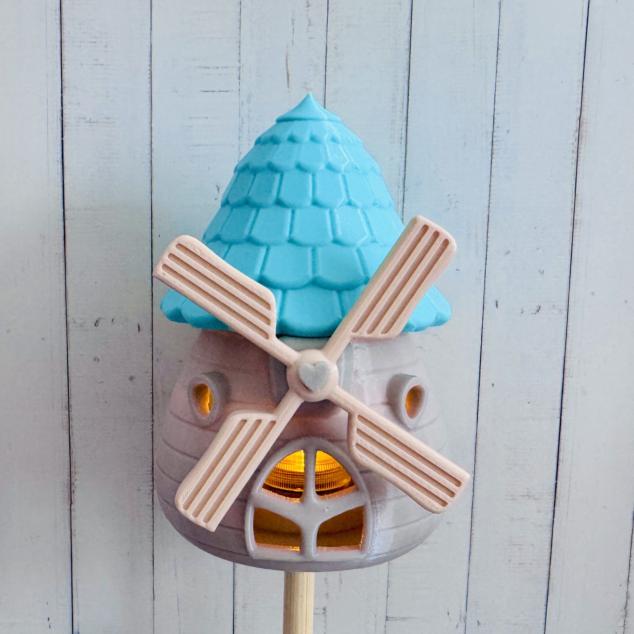 3D-gedruckte Windmühle in mint grün mit möglicher Beleuchtung  -  Garten | Terrasse | Wohnung | Dekoration | Geschenk