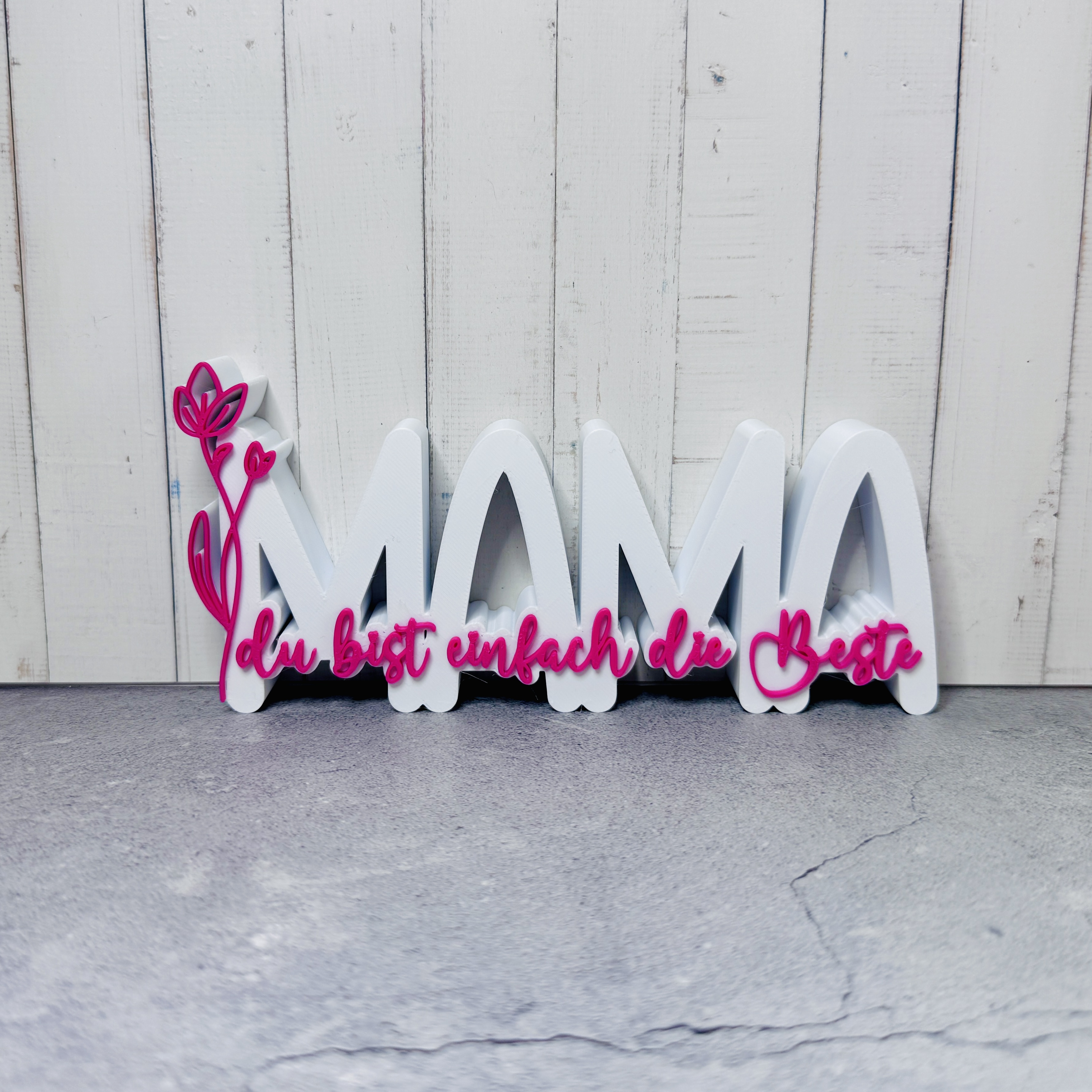 Schriftzug „Mama du bist einfach die Beste“ – herzliche Geste zum Muttertag  in weiß