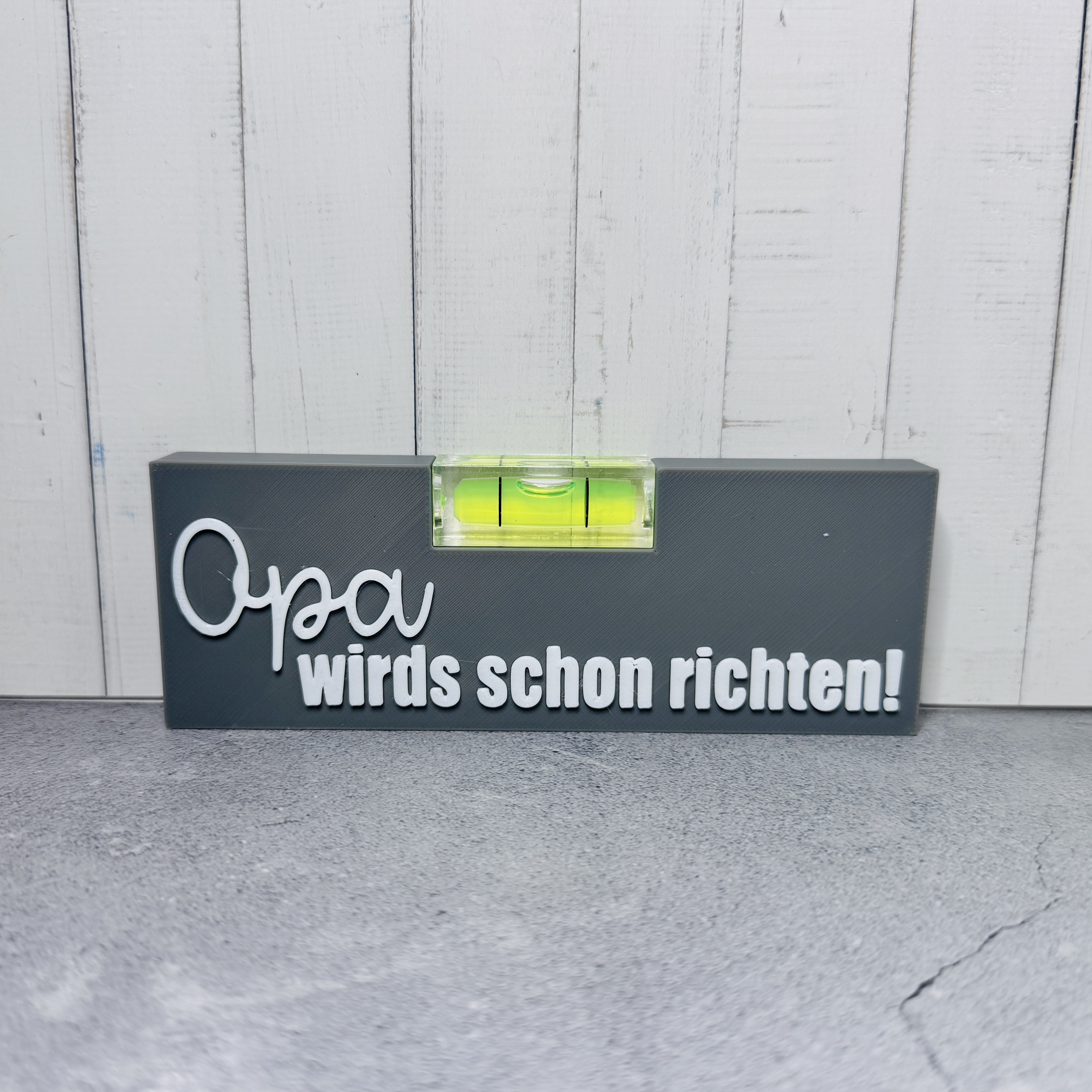 Ein kleines liebvolles Geschenk zum Vatertag in grau und weiß | Wasserwaage | Opa | Handwerker | Geschenk