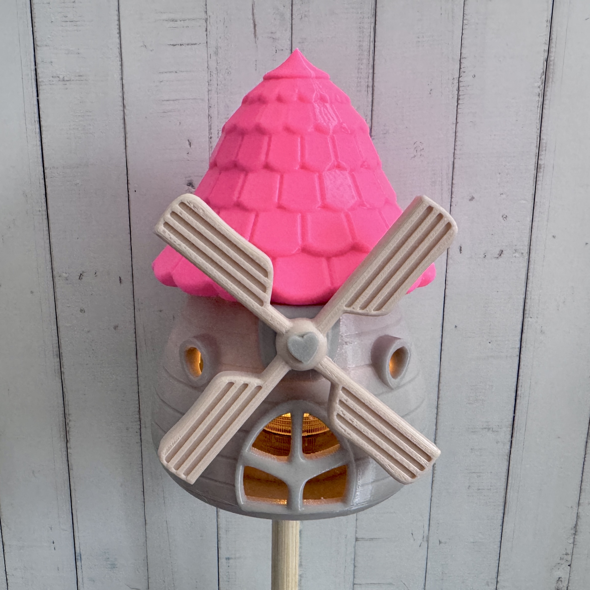 3D-gedruckte Windmühle in rosa mit möglicher Beleuchtung  -  Garten | Terrasse | Wohnung | Dekoration | Geschenk