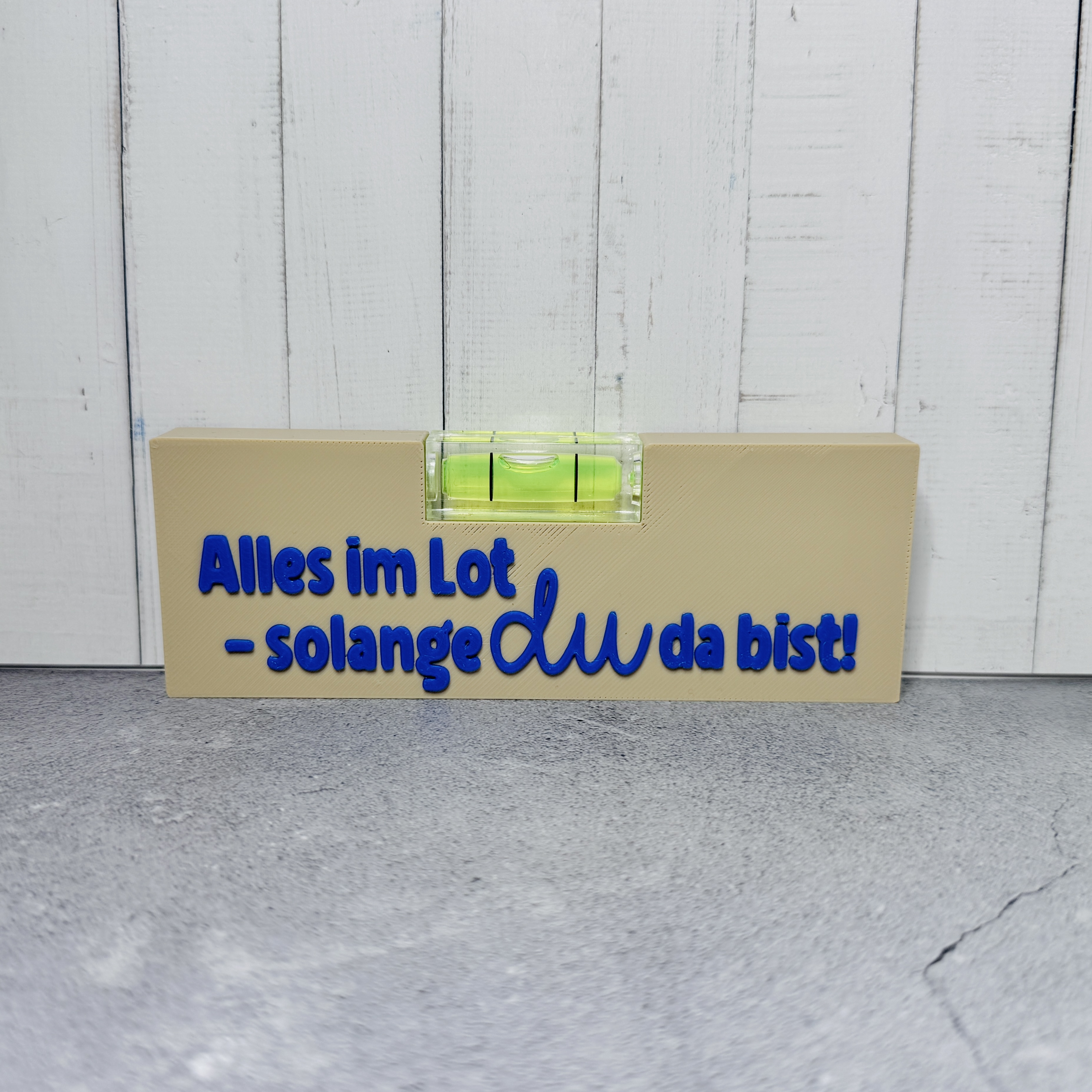 Ein kleines liebvolles Geschenk zum Vatertag in eiche und blau | Wasserwaage | Papa | Opa | Handwerker | Geschenk