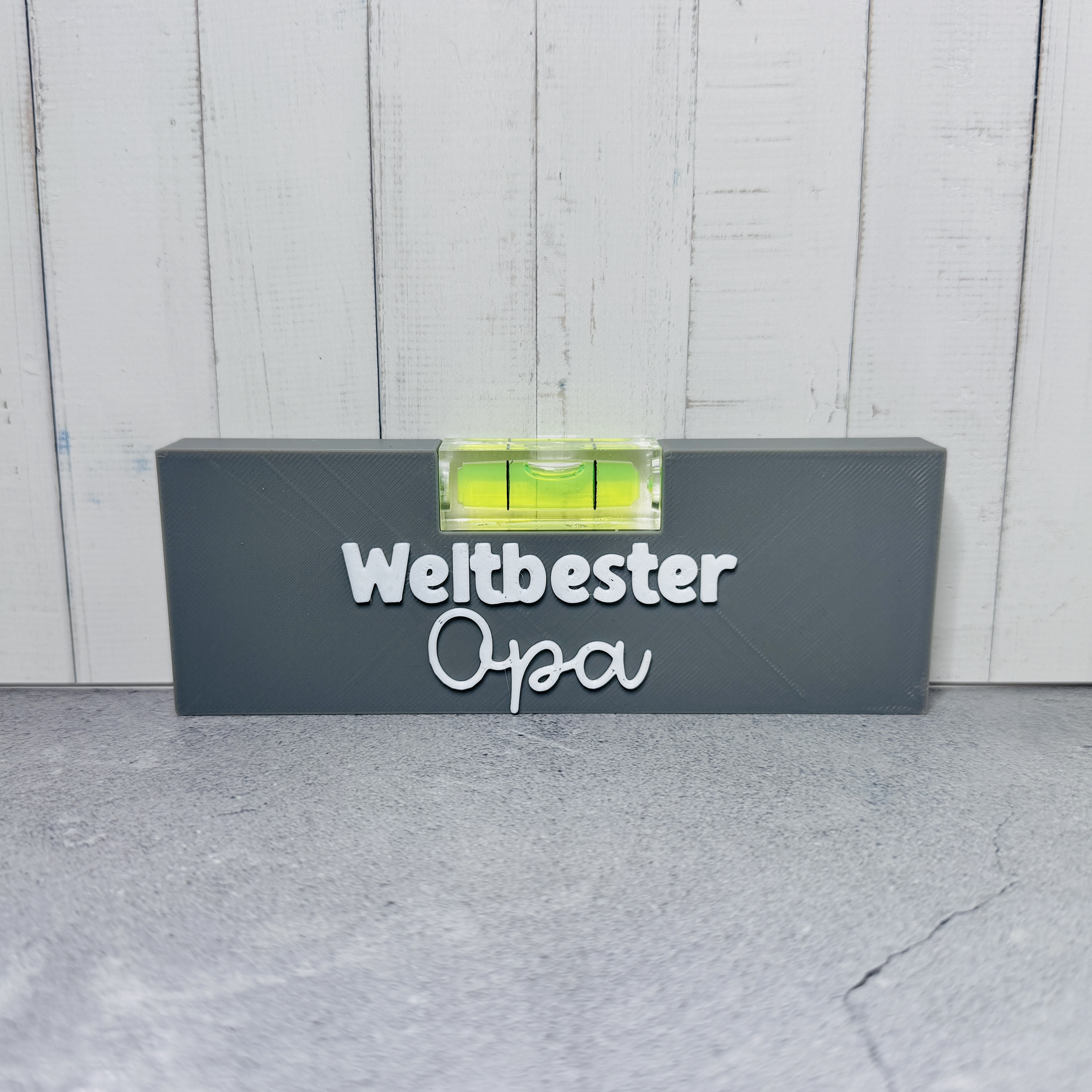 Ein kleines liebvolles Geschenk zum Vatertag in grau und weiß | Wasserwaage | Opa | Handwerker | Geschenk