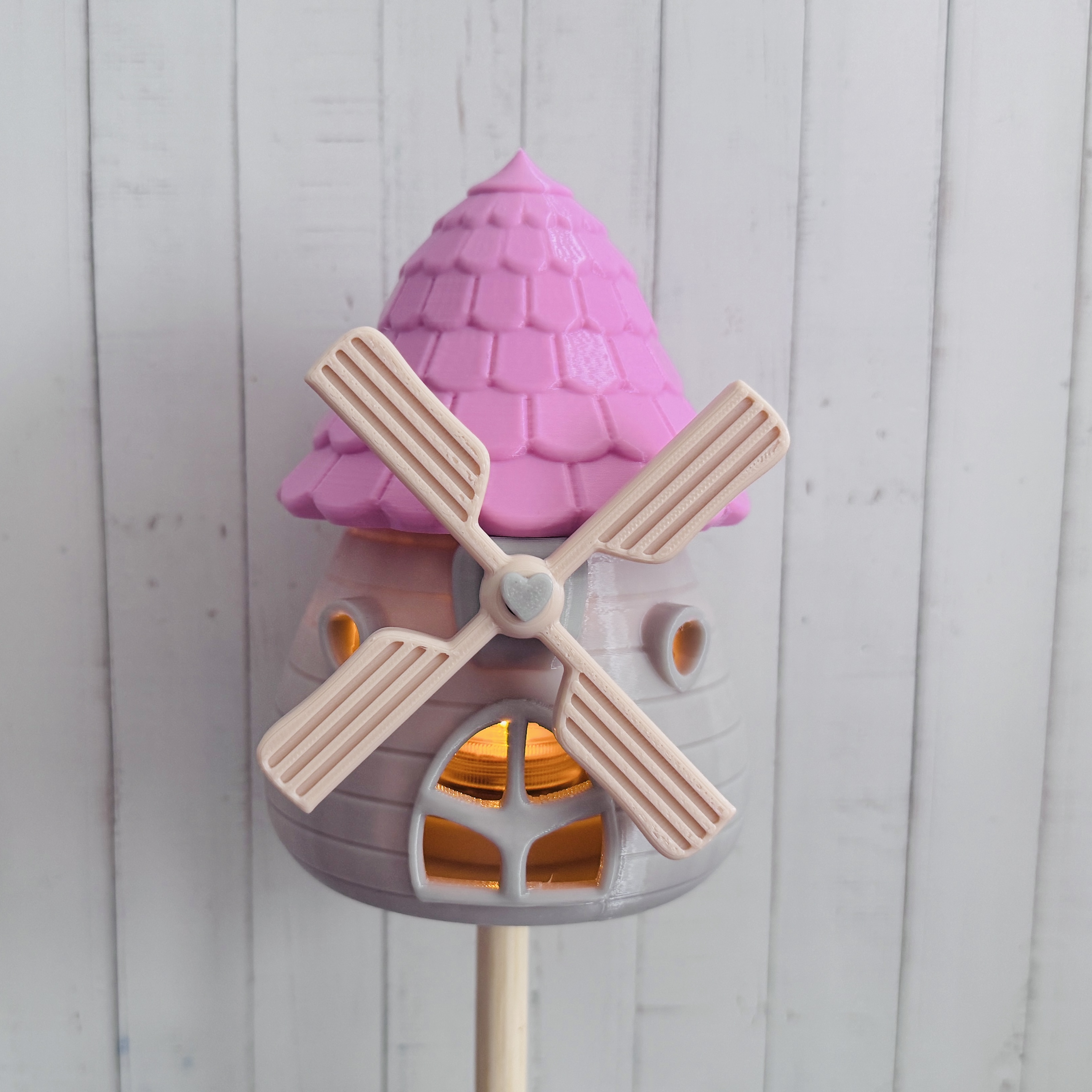 3D-gedruckte Windmühle in mint grün mit möglicher Beleuchtung  -  Garten | Terrasse | Wohnung | Dekoration | Geschenk